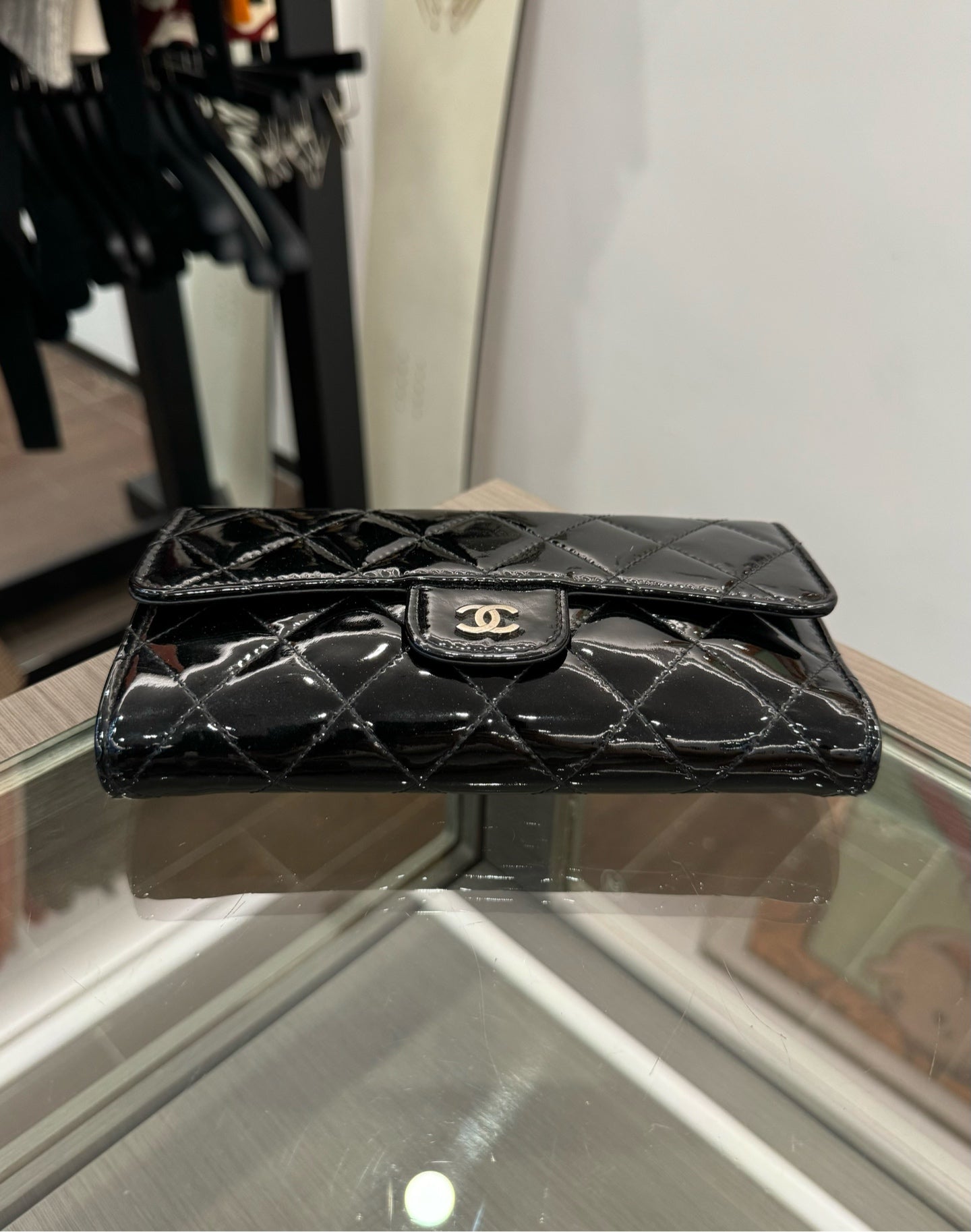Chanel - Classic Flap Long Wallet - Patent leather - Black - (medium)