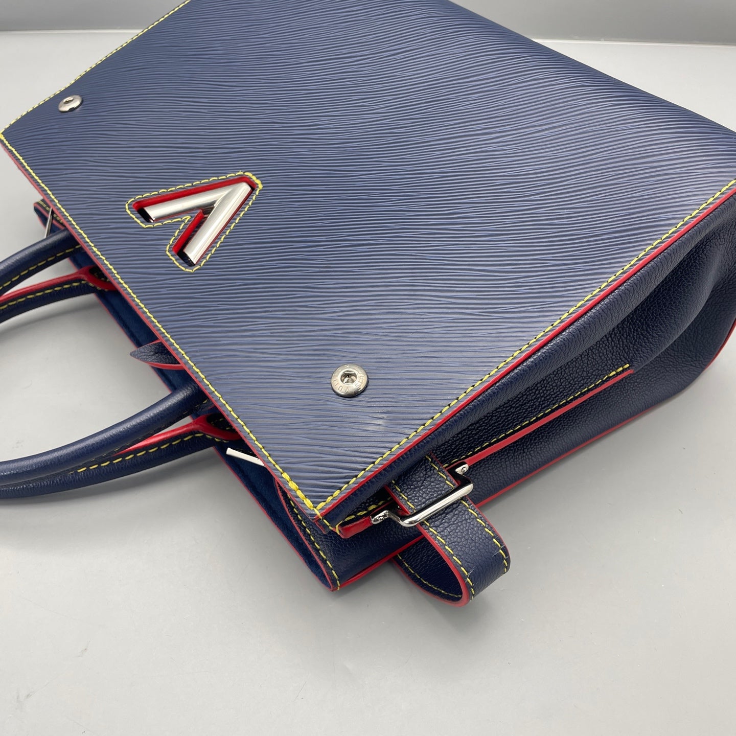 Louis Vuitton - Twist Tote - Epi leather - Blue - (medium)