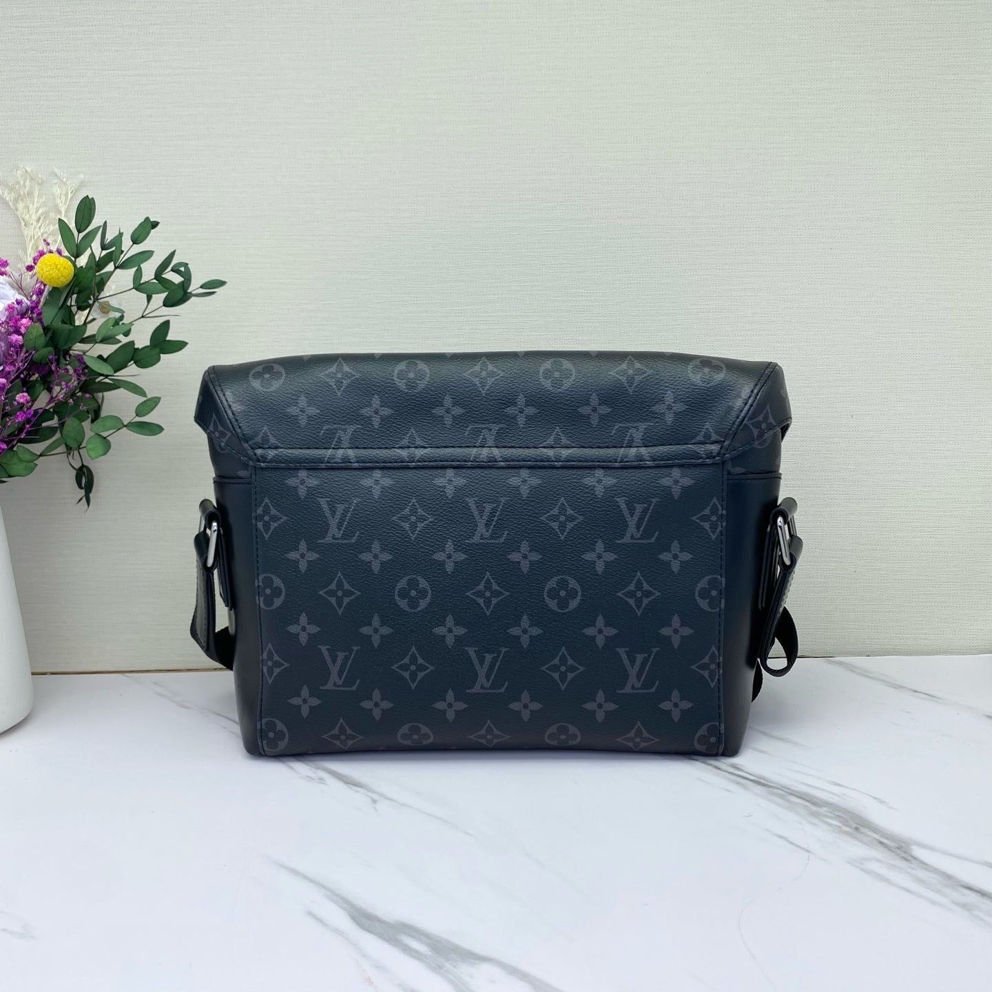 Louis Vuitton - Voyager Messenger - Monogram Eclipse coated canvas with leather trim - Black - (Medium)