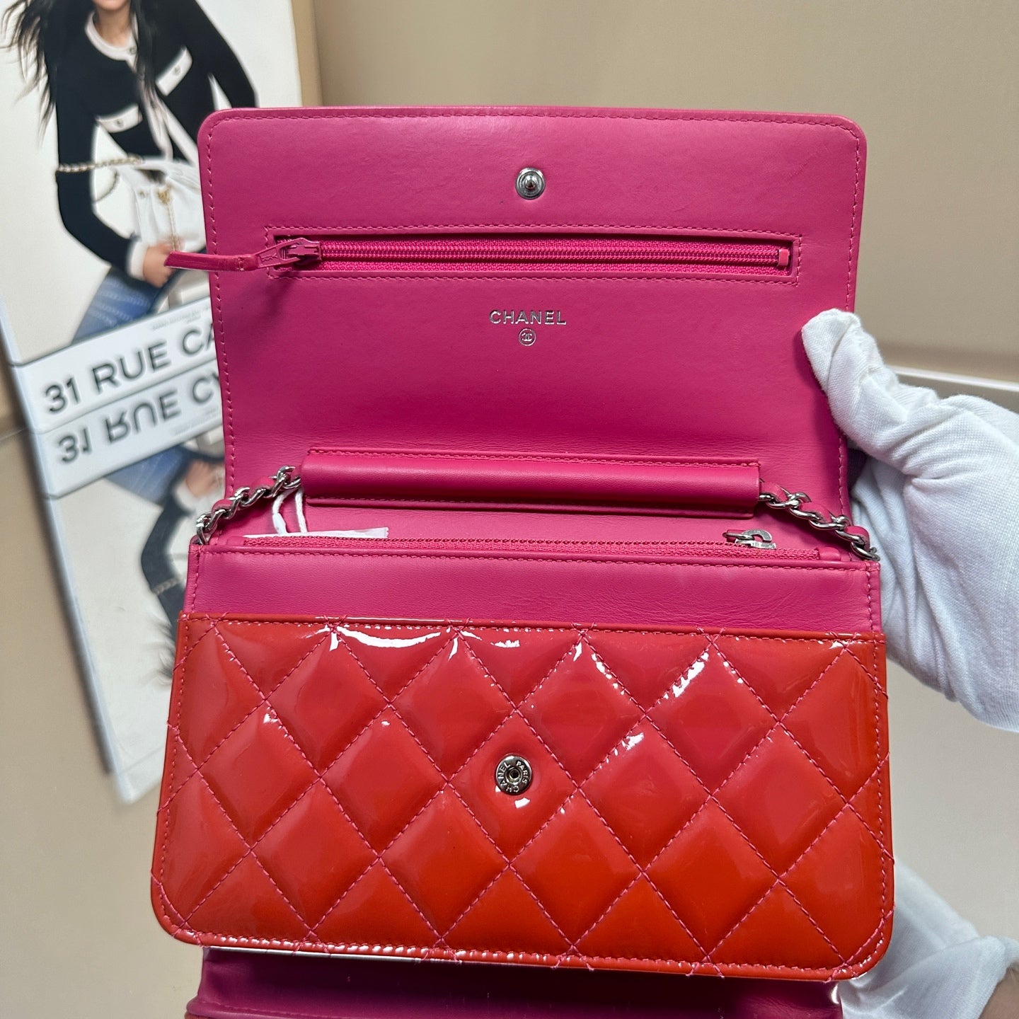 Chanel - Wallet on Chain (WOC) - Patent leather - Vibrant Orange-Red with Pink accents - (Mini)