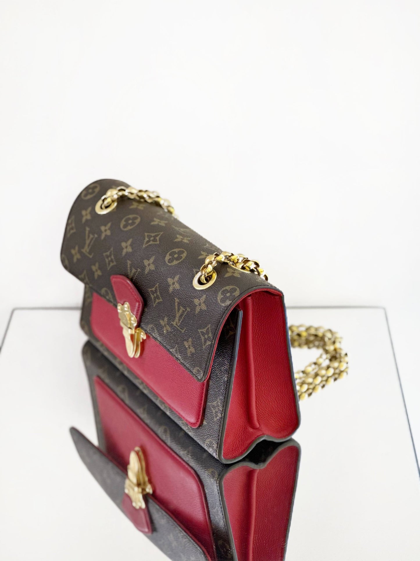 Louis Vuitton - Victoire - Monogram coated canvas and smooth cowhide leather - Monogram Brown and Red - (medium)