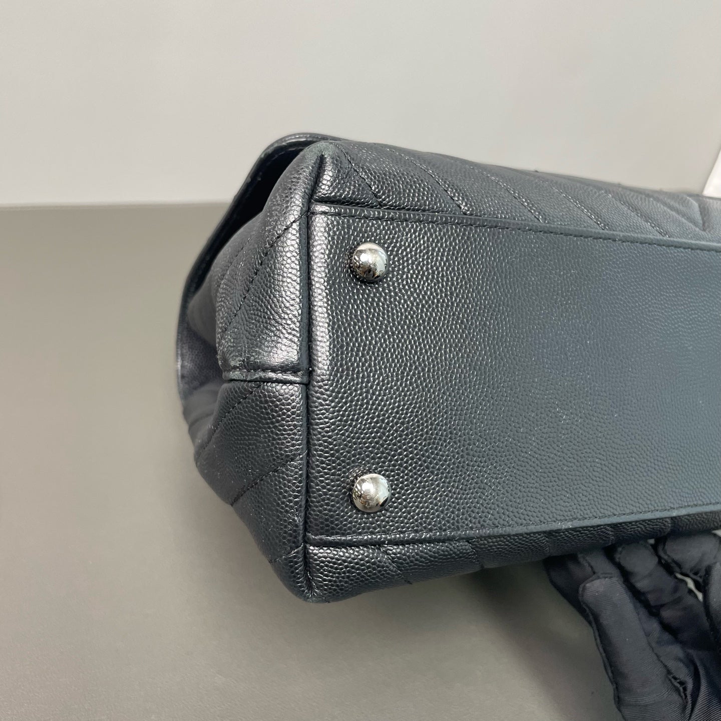 Chanel - Coco Handle Flap Bag - Grained Calfskin Leather - Black - (Medium)