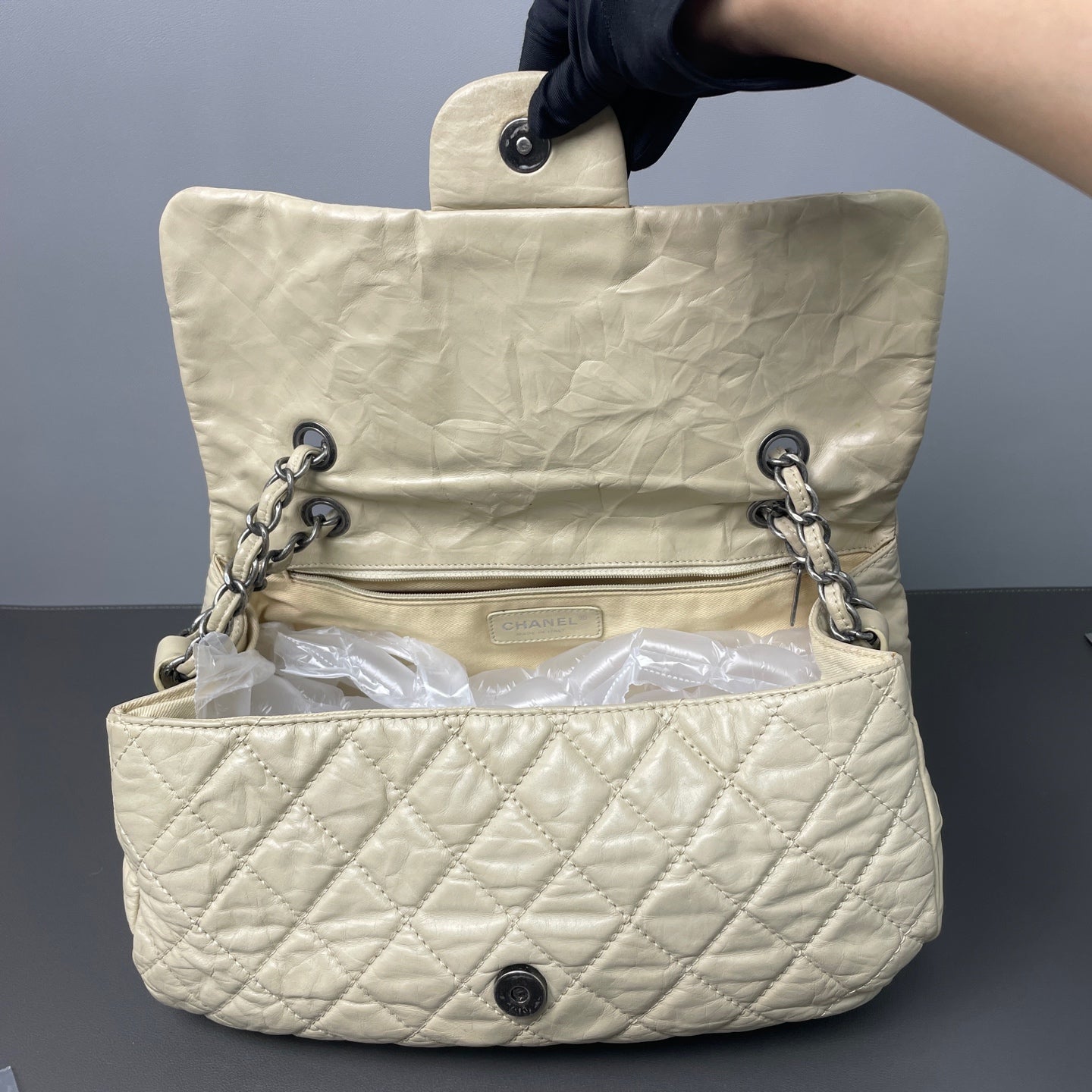 Chanel - Cloud Airport Flap Bag - Distressed waxed leather - Beige - (Medium)