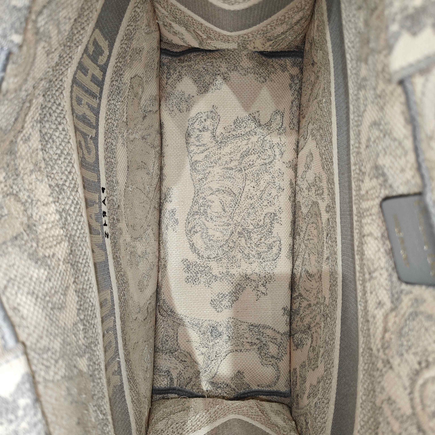Dior - Book Tote Medium 'Toile de Jouy Sauvage' Animalier - Embroidered canvas - Beige and Grey - (Medium)