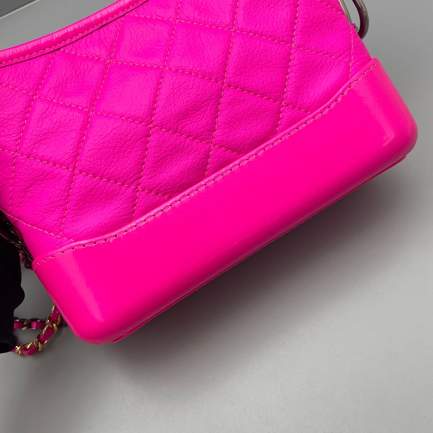 Chanel - Gabrielle Hobo Bag Small - Aged calfskin leather and smooth calfskin leather - Rose Red with Mixed-Tone Hardware - (small)