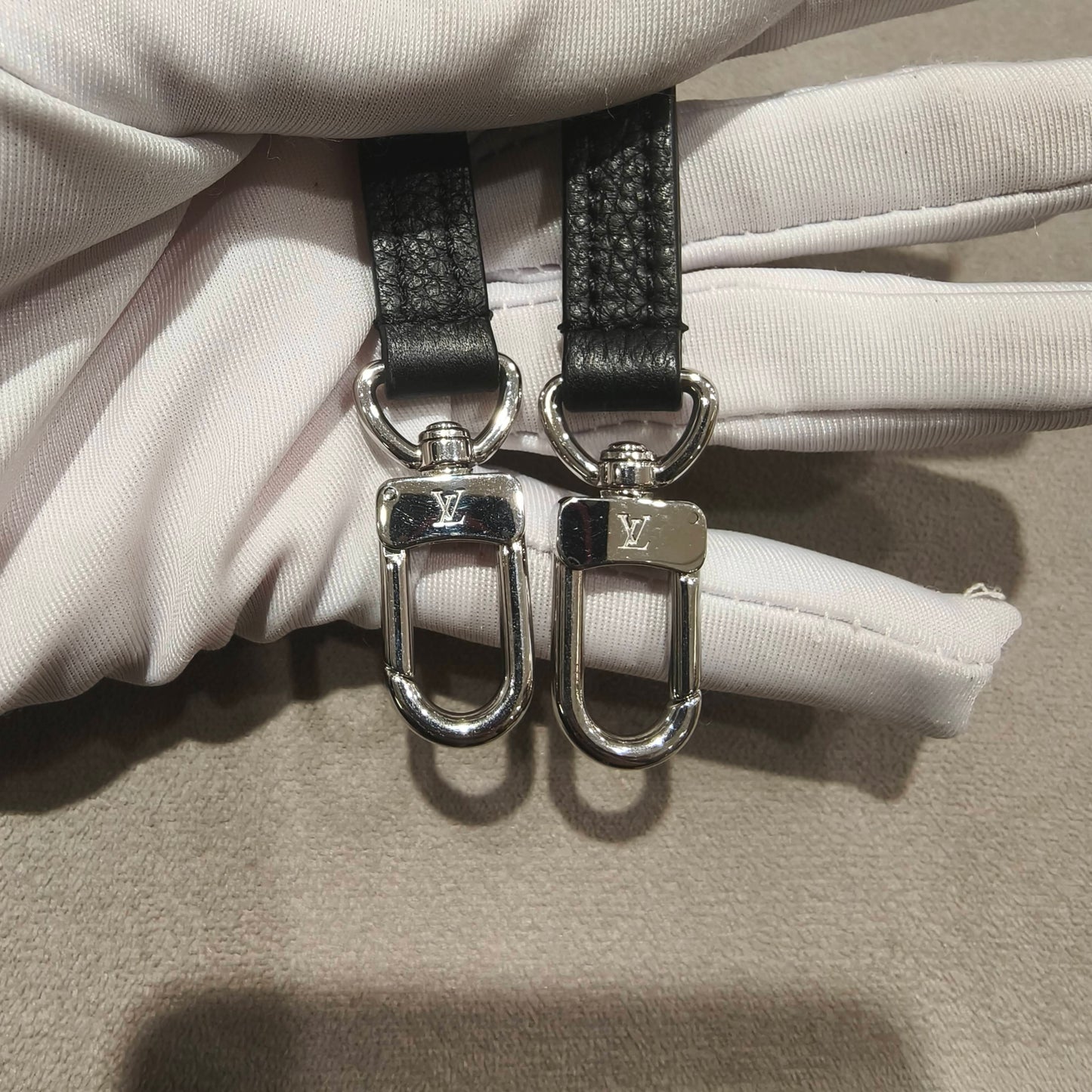 Louis Vuitton - Nano Lockme Bucket Bag - Leather - Black - (mini)