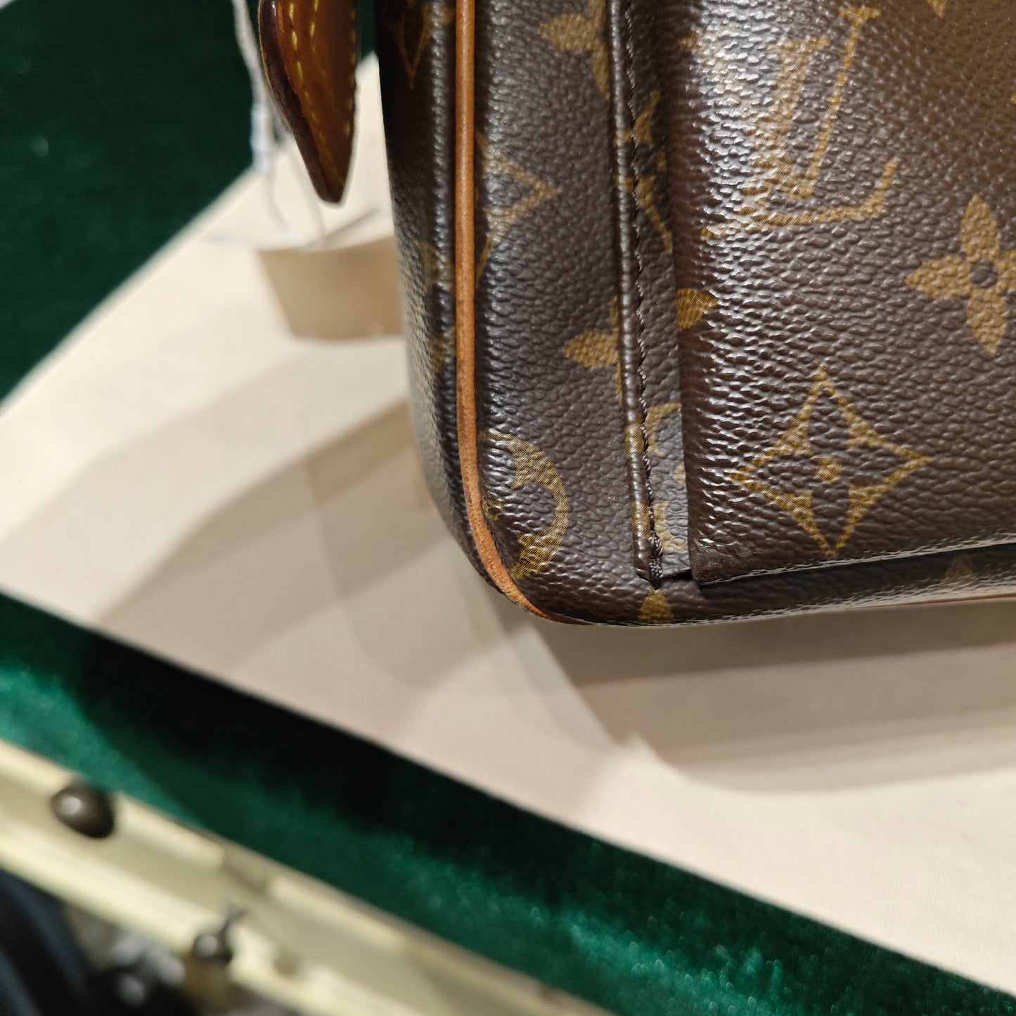 Louis Vuitton - Monogram Flap Shoulder Bag - Monogram coated canvas with Vachetta leather trim - Brown - (Medium)