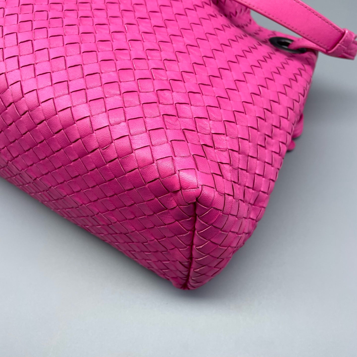 Bottega Veneta - Intrecciato Double-Bridge Tote Bag - Woven Nappa leather - Raspberry Pink - (Medium)