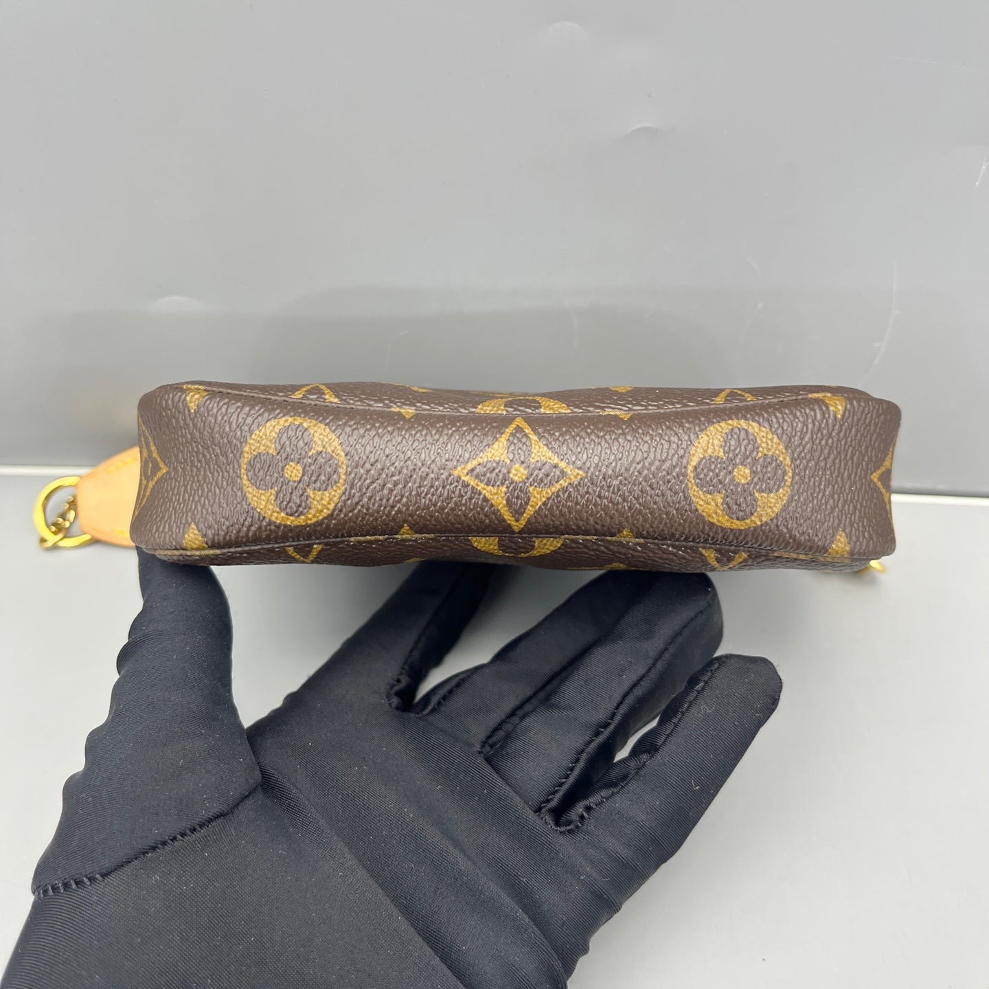 Louis Vuitton - Mini Pochette Accessoires - Monogram coated canvas with Vachetta leather trim and textile lining - Brown - (mini)