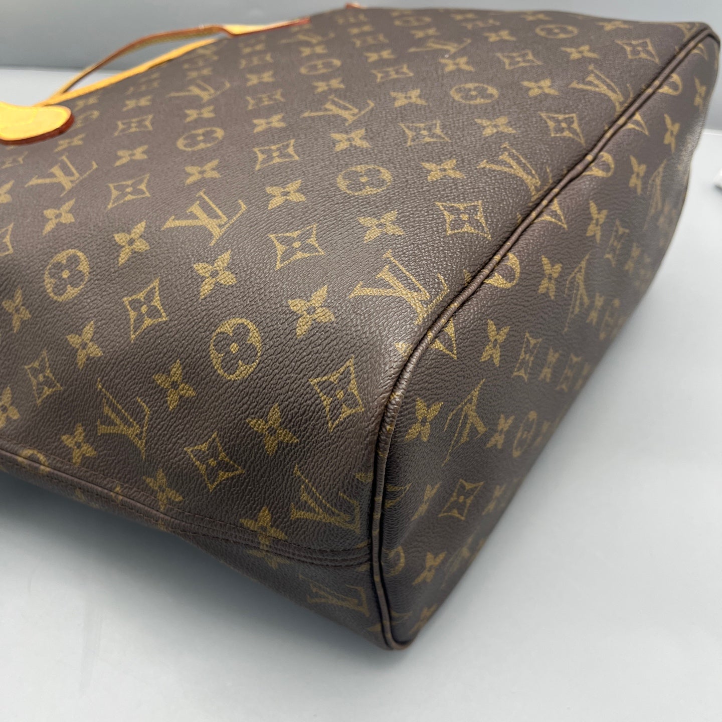 Louis Vuitton - Neverfull MM - Monogram coated canvas with natural cowhide leather trim - Brown - (medium)