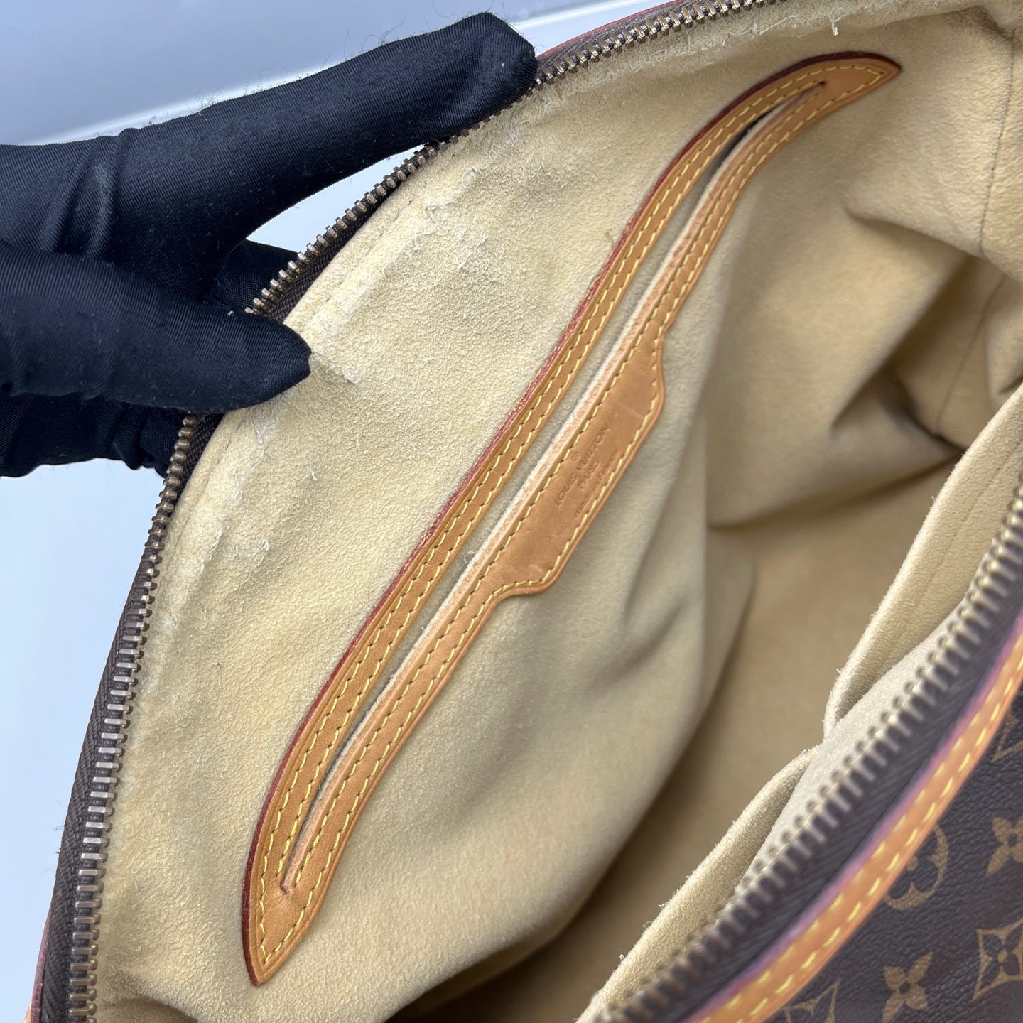 Louis Vuitton - Sirius Monogram Canvas - Leather - Brown - (Medium)