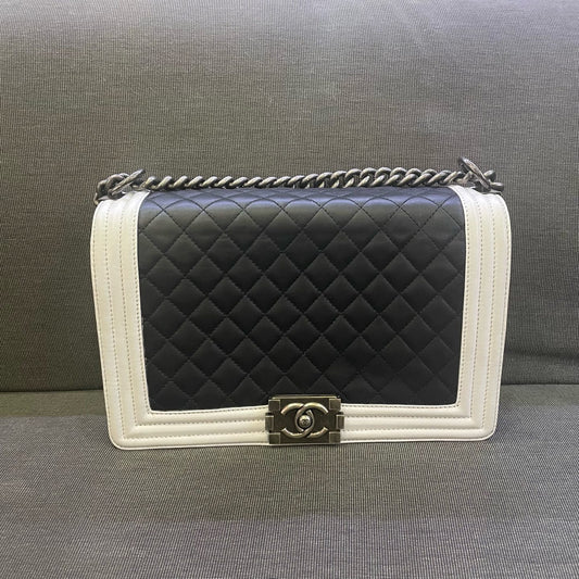 Chanel - Leboy - Lambskin leather - Black and White - (medium)