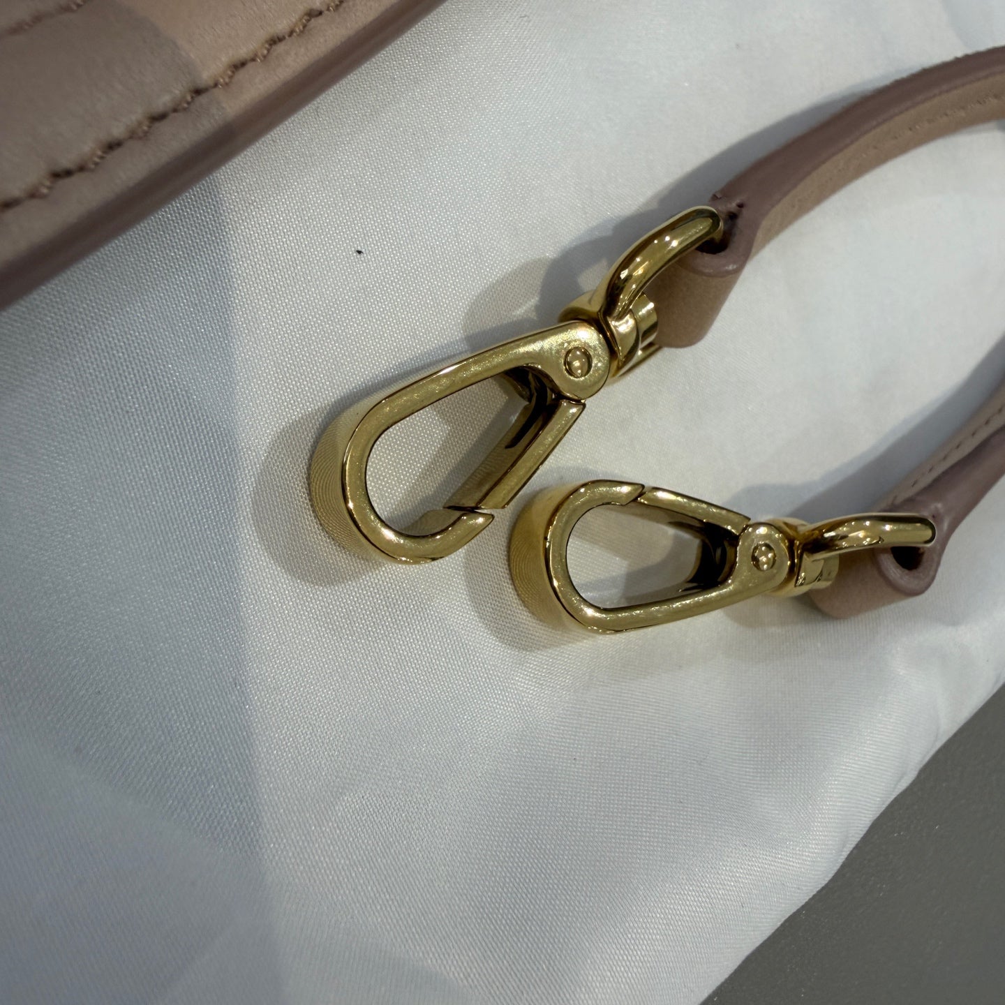 Saint Laurent - Envelope Wallet-on-Chain (WOC) - Caviar leather - White - (Small)