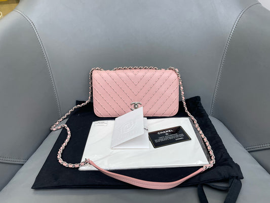 Chanel - Wallet On Chain (WOC) Studded Chevron - Lambskin leather - Pink - (Mini)