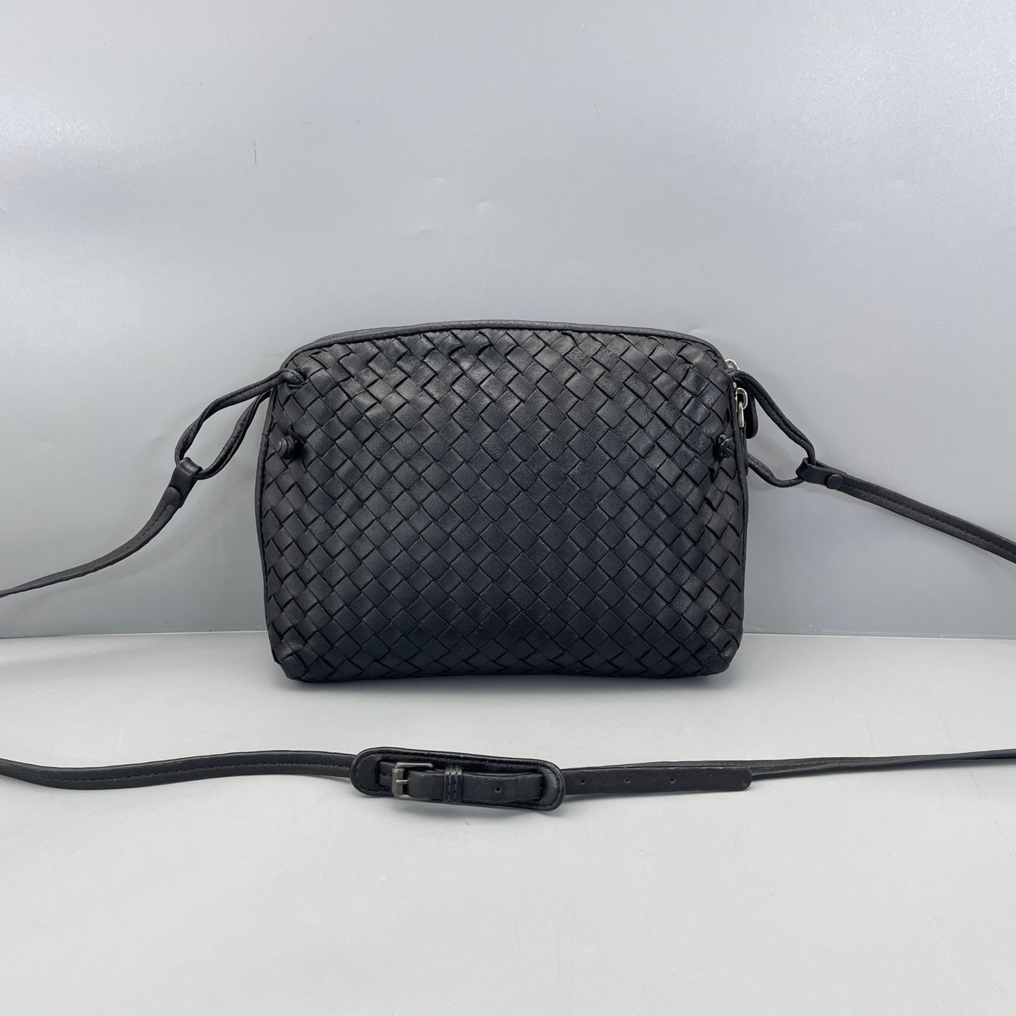 Bottega Veneta - Intrecciato Camera Bag - Leather - Black - (small)