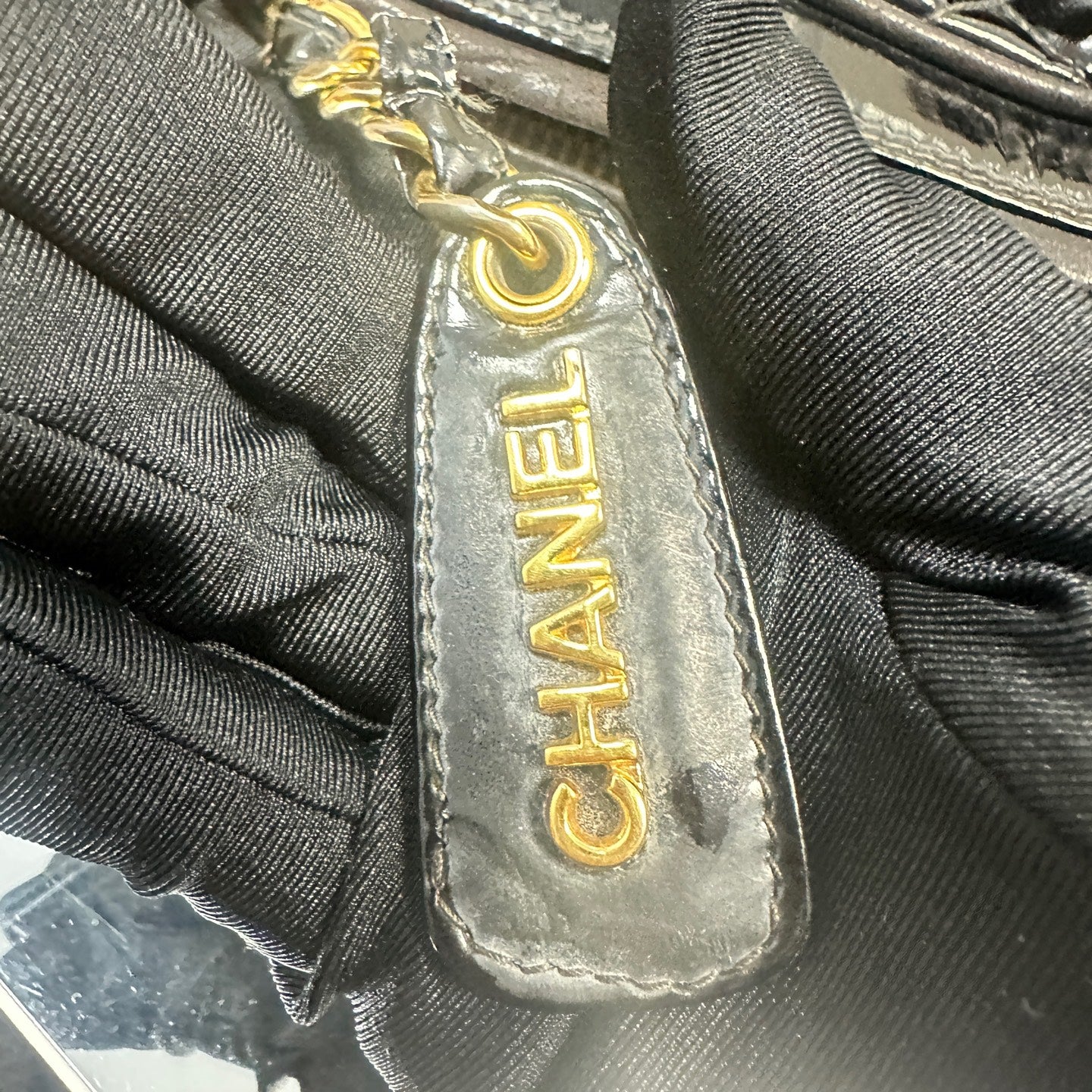 Chanel - Vintage Quilted Camera Bag - Patent leather - Black - (Small)