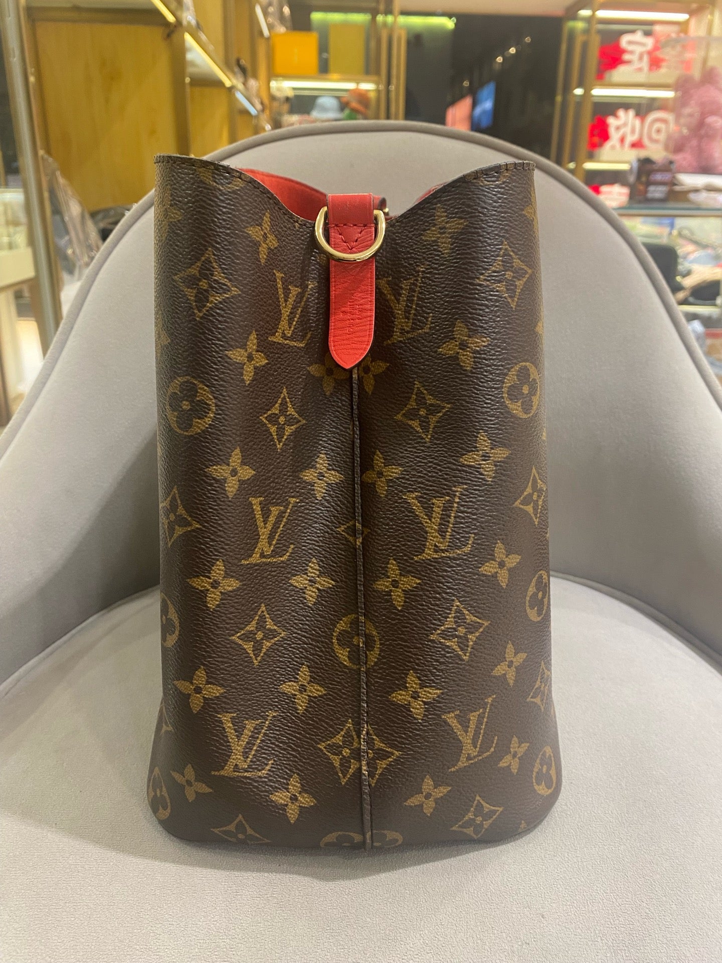 Louis Vuitton - Neonoe MM - Monogram coated canvas with cowhide leather trim - Brown with Red accents - (Medium)