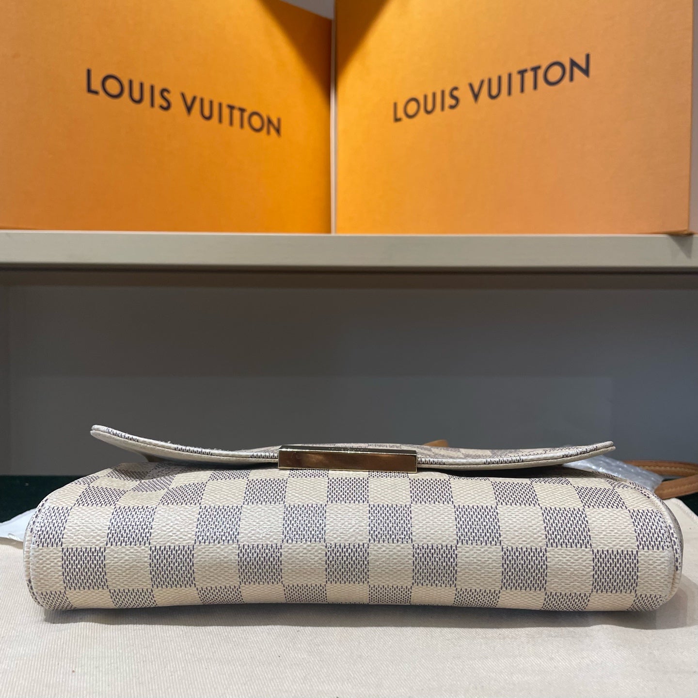Louis Vuitton - Favorite MM - Damier Azur coated canvas with Vachetta leather trim - White - (Mini)