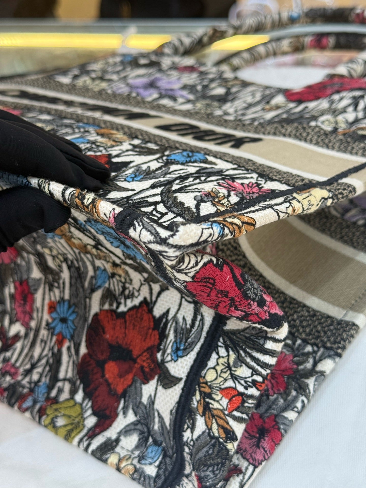 Dior - Dior Book Tote Limited Edition "Wheat and Hibiscus" - Embroidered canvas - Multicolour - (medium)