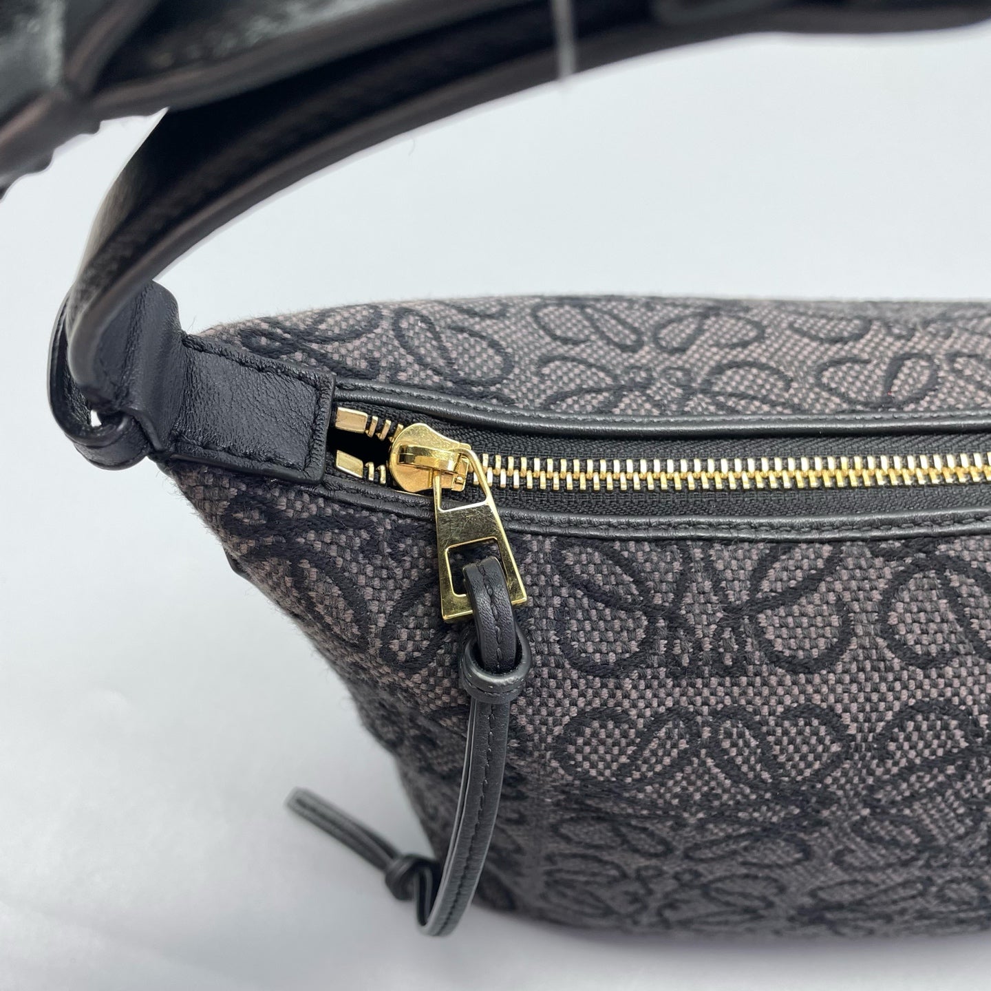 Loewe - Cubi Bag L7210 - Woven jacquard textile with calfskin leather trim - Black - (Mini)