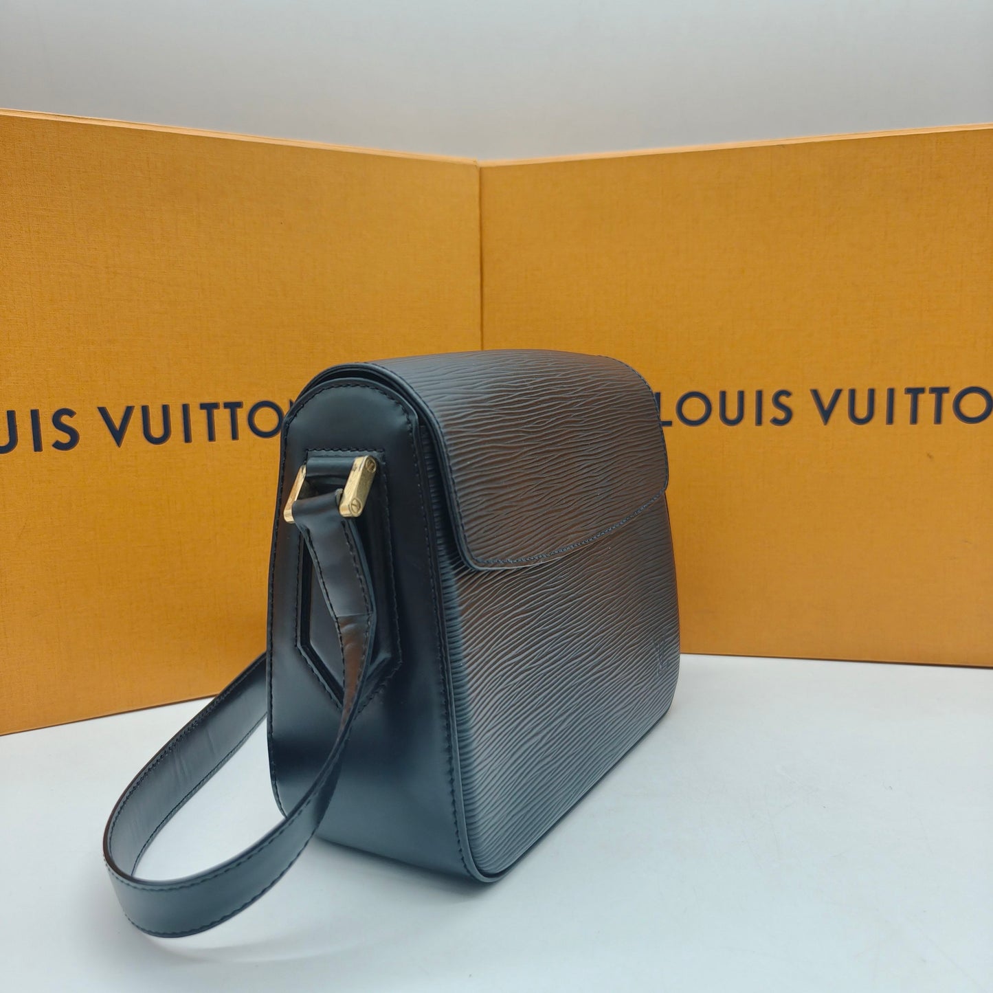 Louis Vuitton - Epi Box Messenger Bag - Leather - Black - (small)