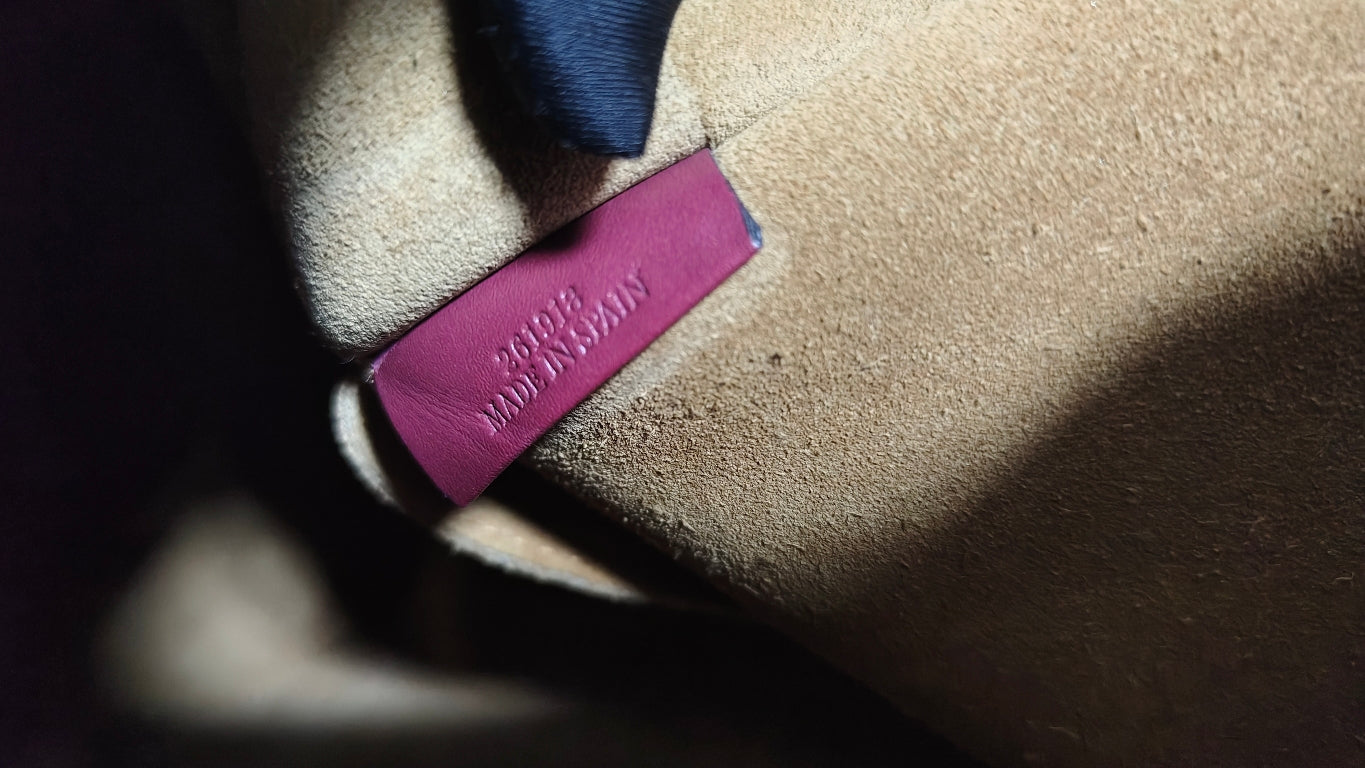 Loewe - Gate Bucket Bag - Pebbled grain leather - Burgundy - (medium)