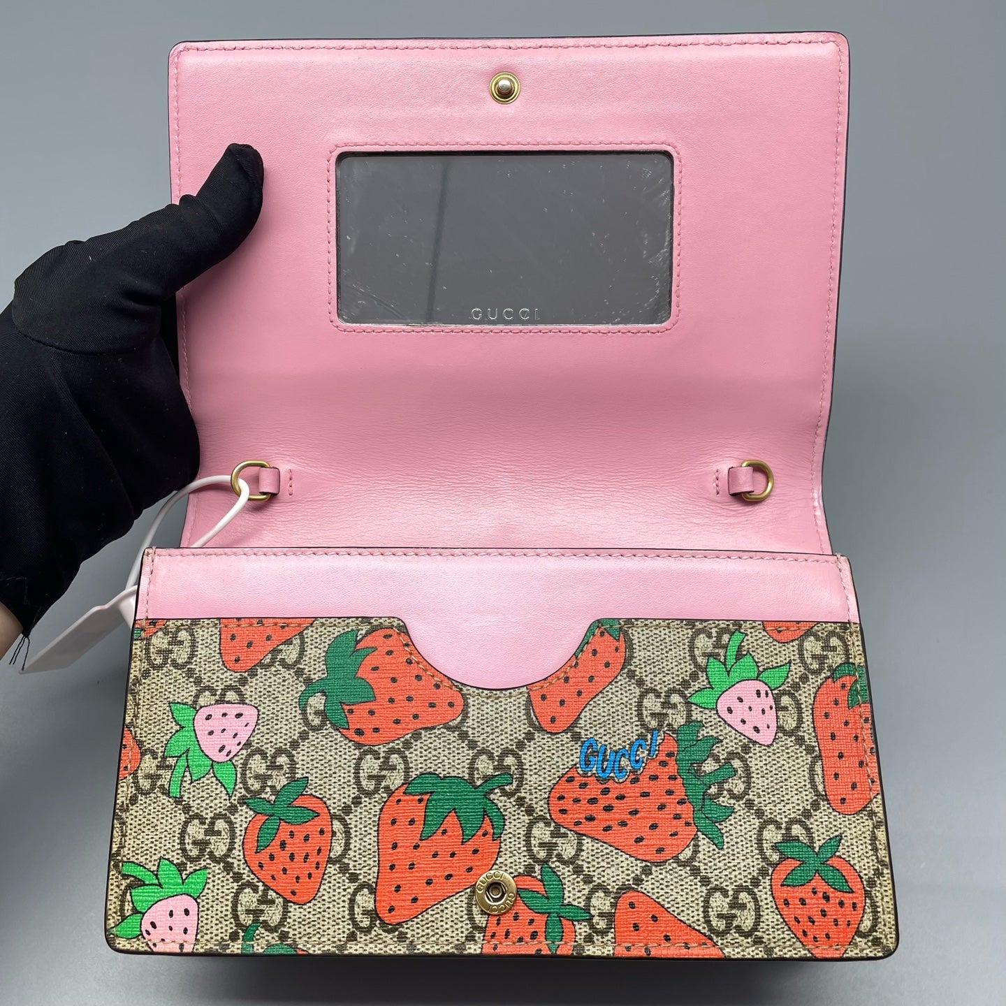 Gucci - Strawberry Print GG Supreme Wallet on Chain - GG Supreme coated canvas with leather trim and interior - Multicolour - (Mini)