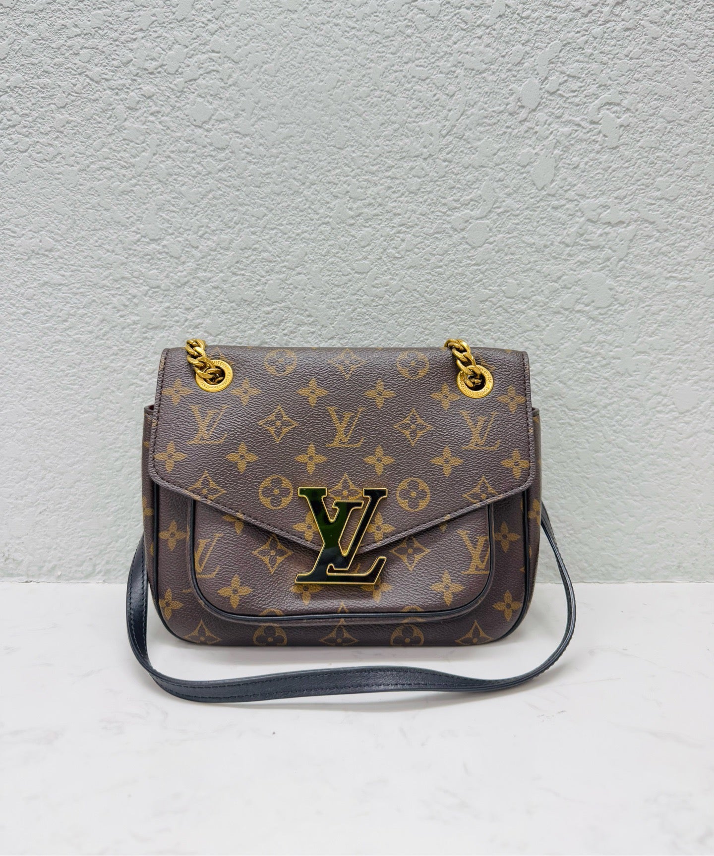 Louis Vuitton - Passy Chain - Monogram coated canvas with leather trim and gold-tone hardware - Brown - (Small)
