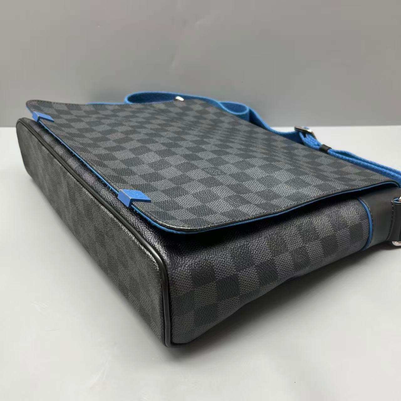Louis Vuitton - Damier Graphite Messenger Bag - Coated canvas with leather trim and textile strap - Black, Grey, and Blue - (Medium)