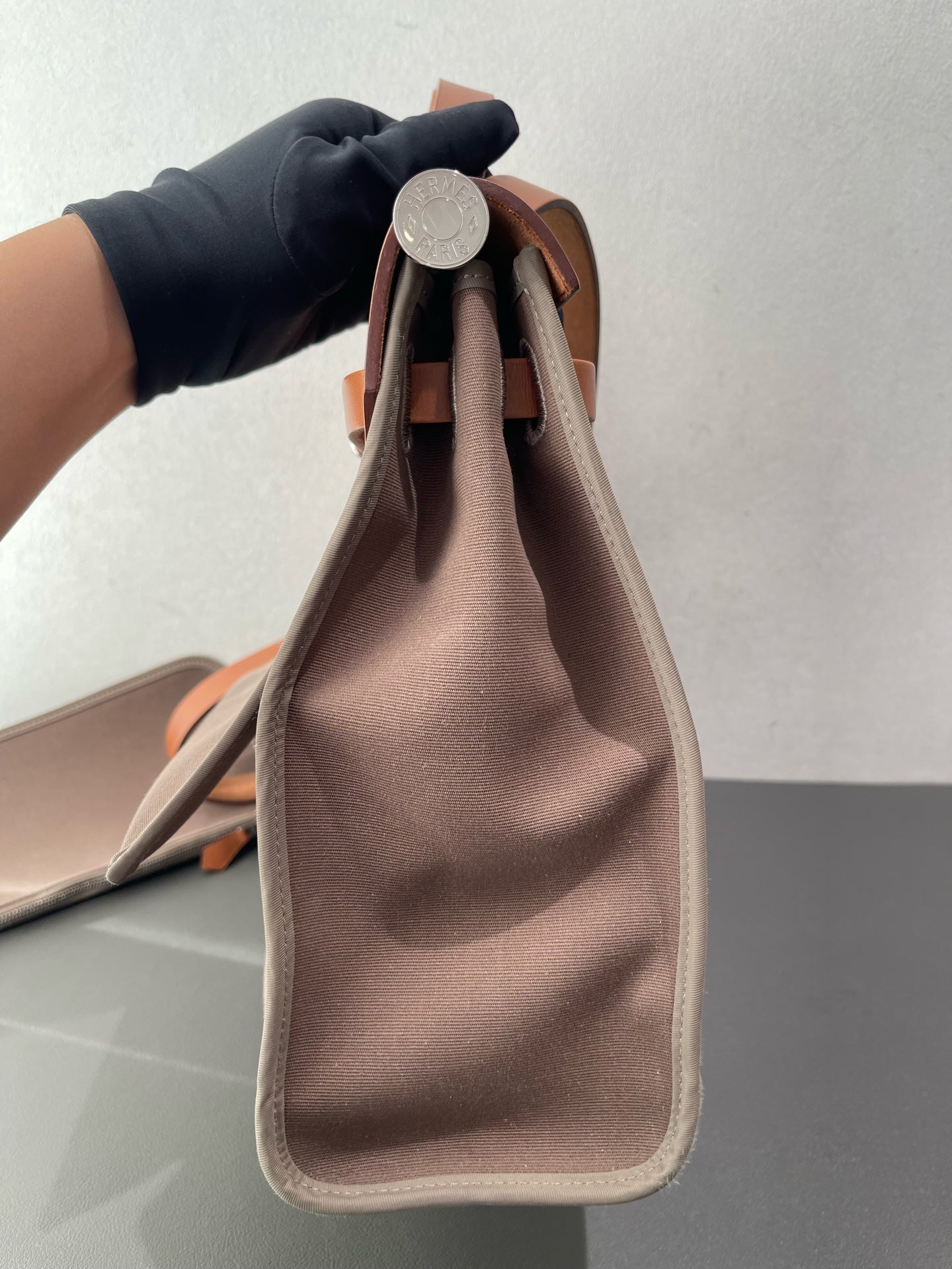 Hermès - Herbag Zip 31 - Canvas and Leather - Caramel Brown and Elephant Grey - (Medium)