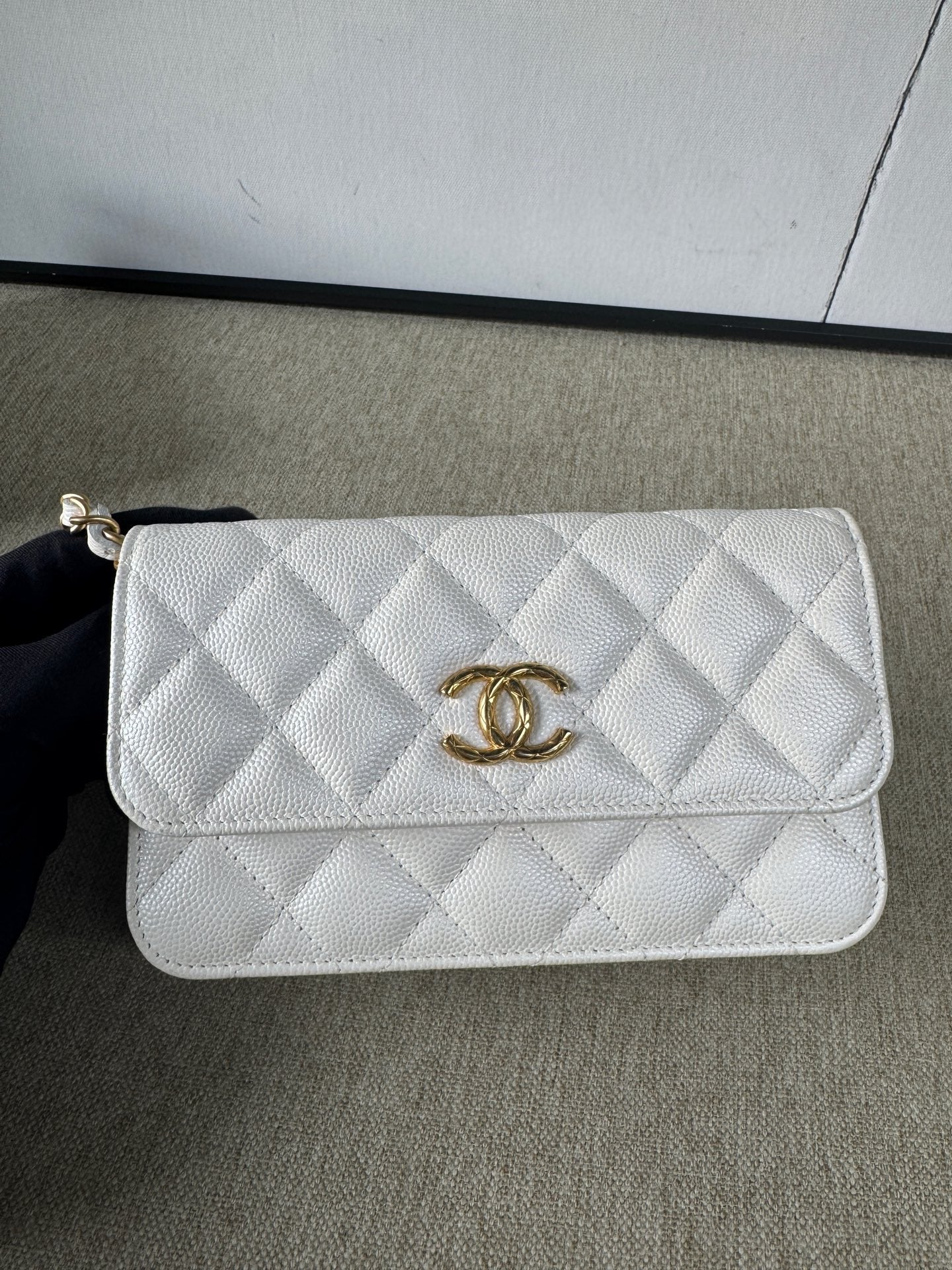 Chanel - Wallet on Chain (WOC) with Adjustable Chain - Pearlescent White Caviar leather - White - (Mini)