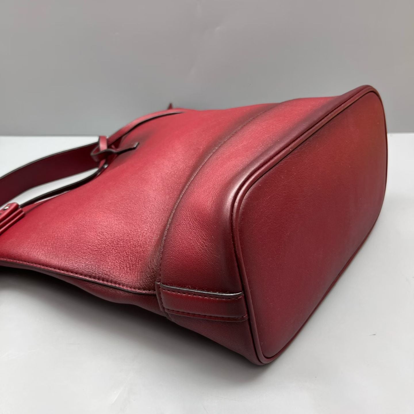 Louis Vuitton - Bucket Bag - Leather - Burgundy - (medium)