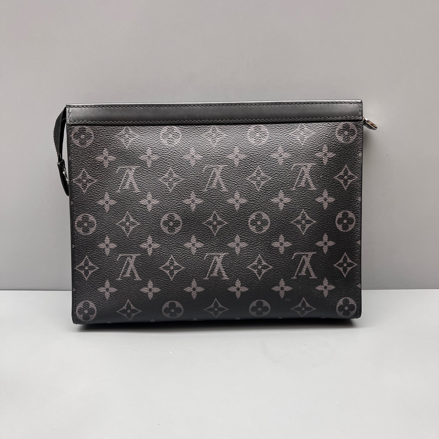 Louis Vuitton - Pochette Voyage MM - Monogram coated canvas with leather trim - Black - (Medium)