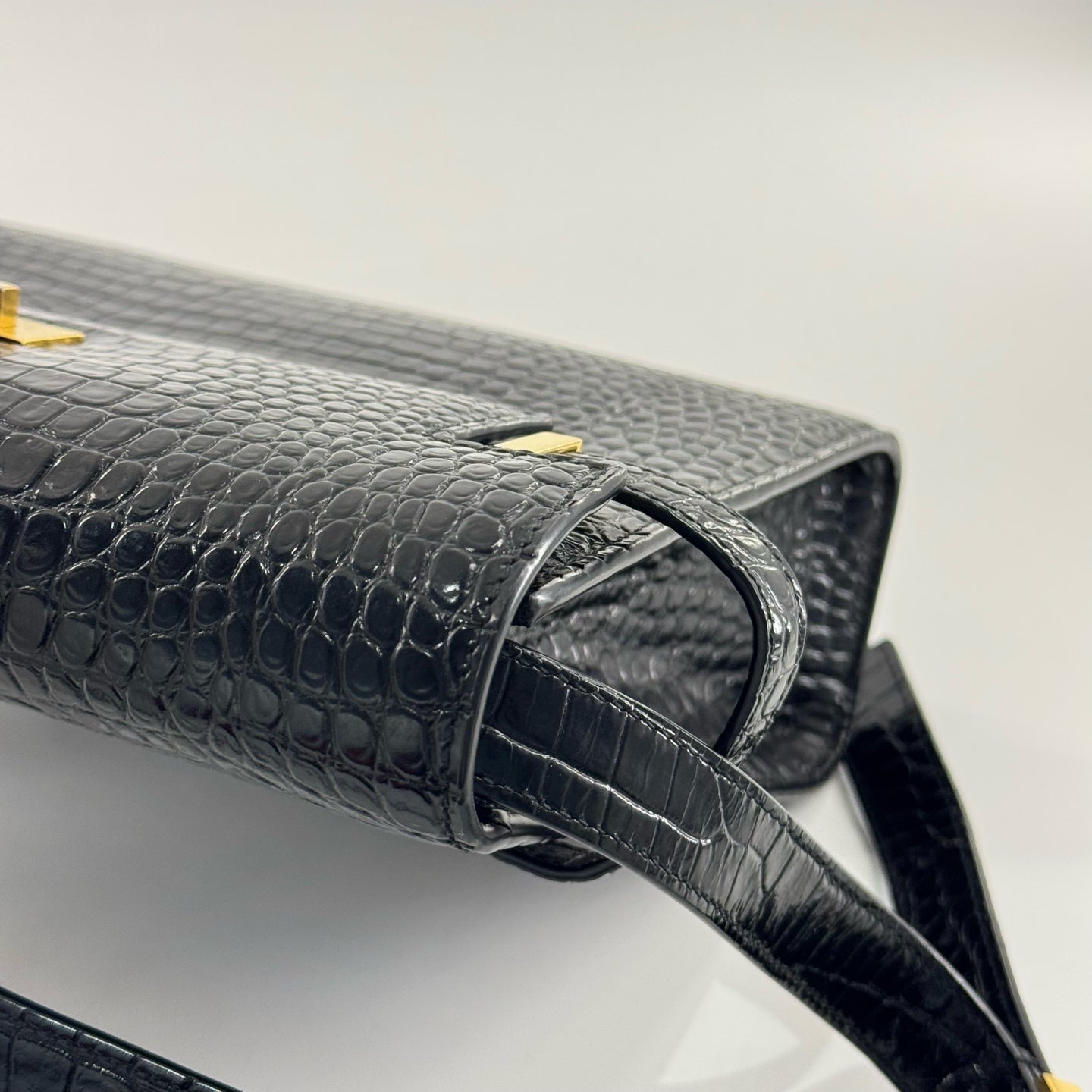 Saint Laurent - Manhattan - Crocodile-embossed leather - Black - (medium)