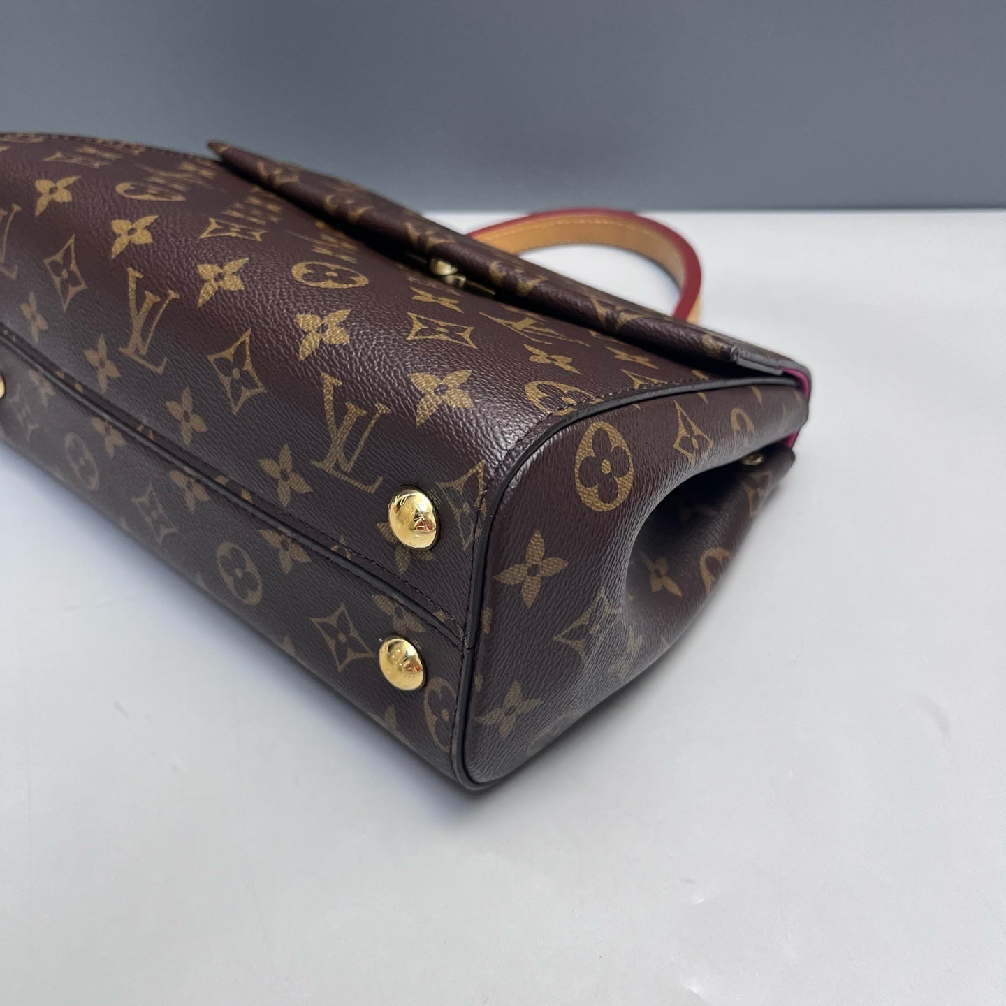 Louis Vuitton - Cluny BB - Monogram coated canvas with natural cowhide leather trim and colored smooth leather accents - Brown with fuchsia accents - (Medium)