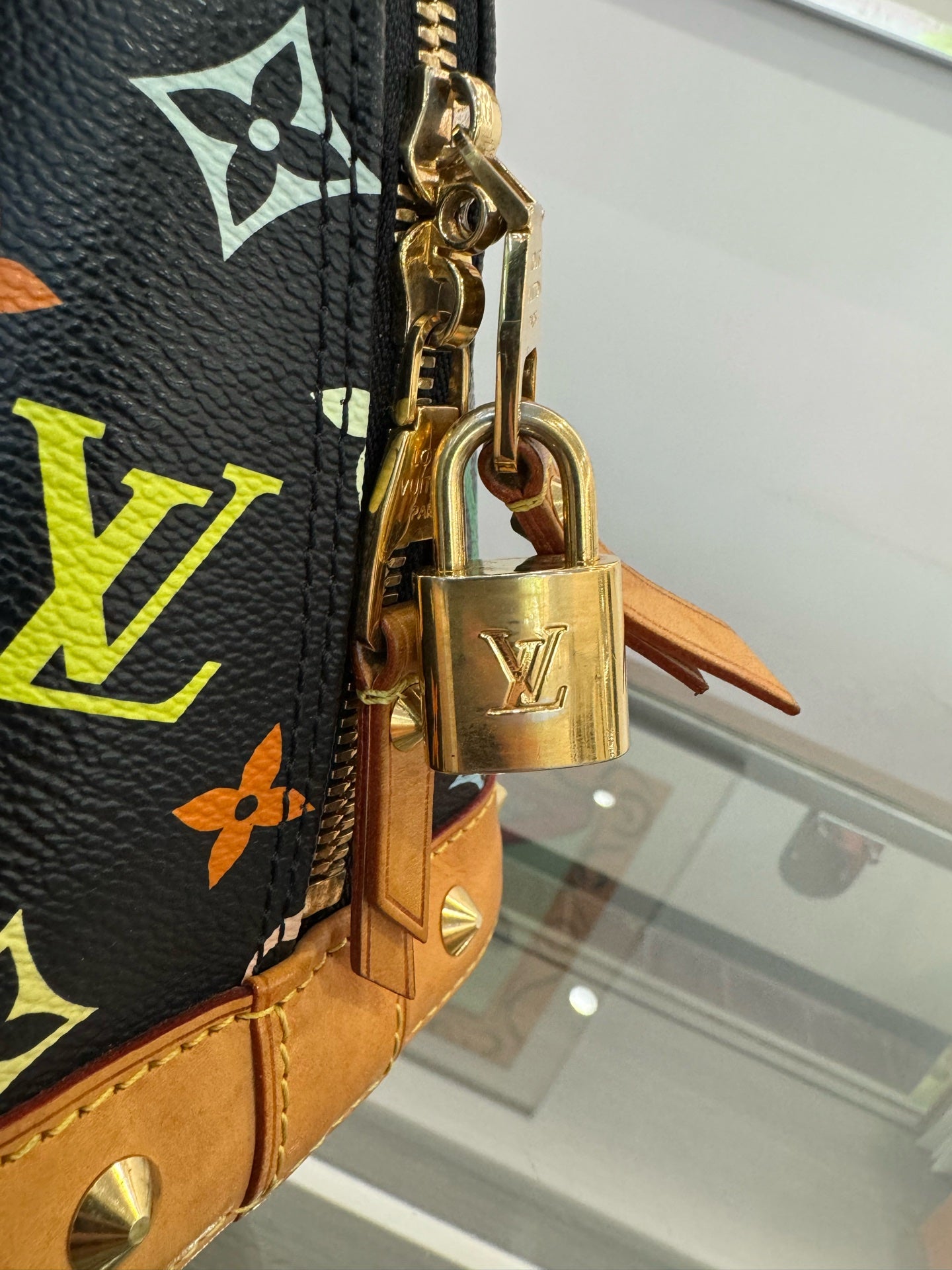 Louis Vuitton - Alma PM (Takashi Murakami Limited Edition Rivet) - Monogram Multicolore coated canvas with natural vachetta leather trim - Black - (medium)