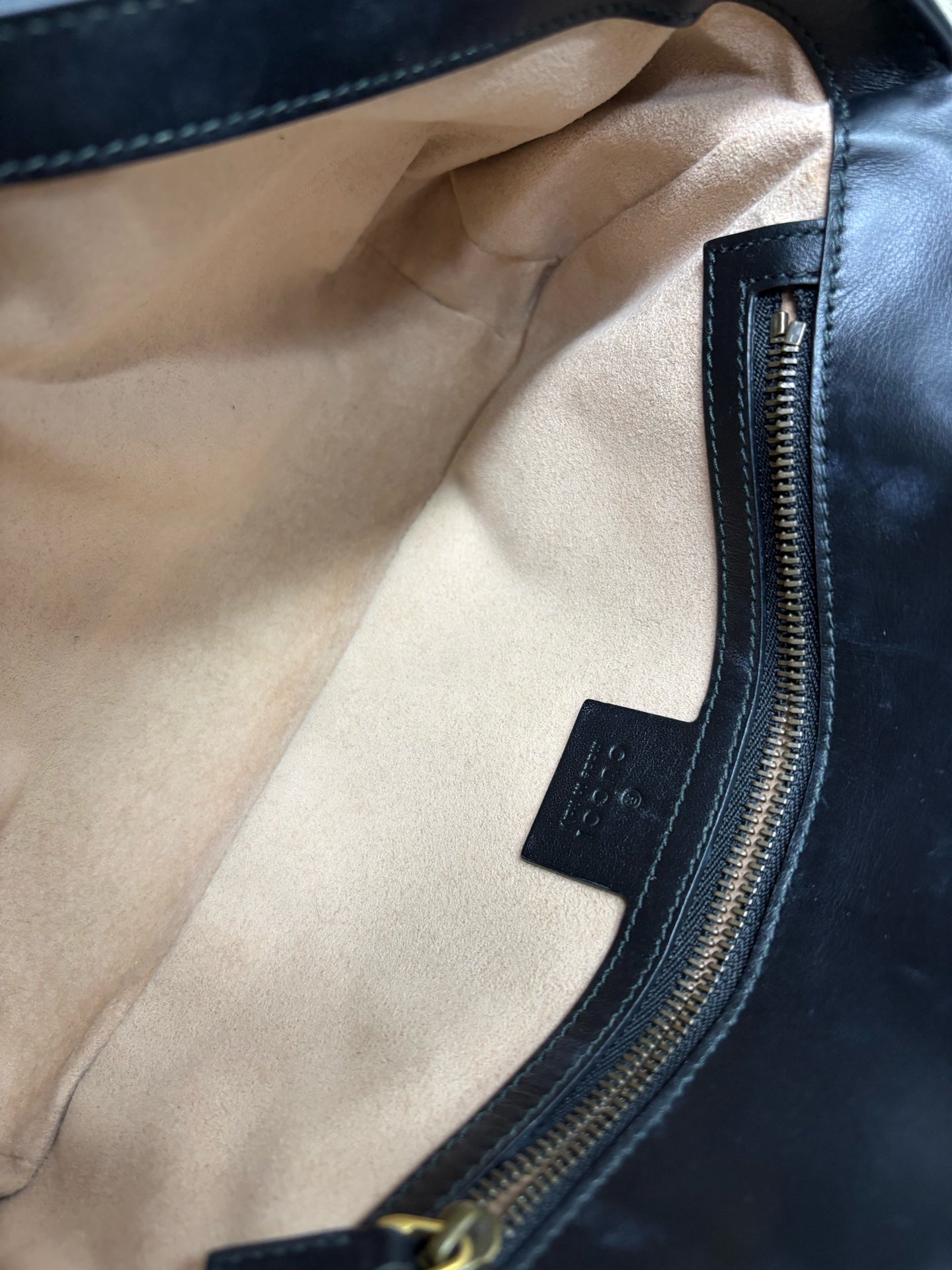Gucci - GG Marmont Matelassé Small Shoulder Bag - Leather - Black - (medium)