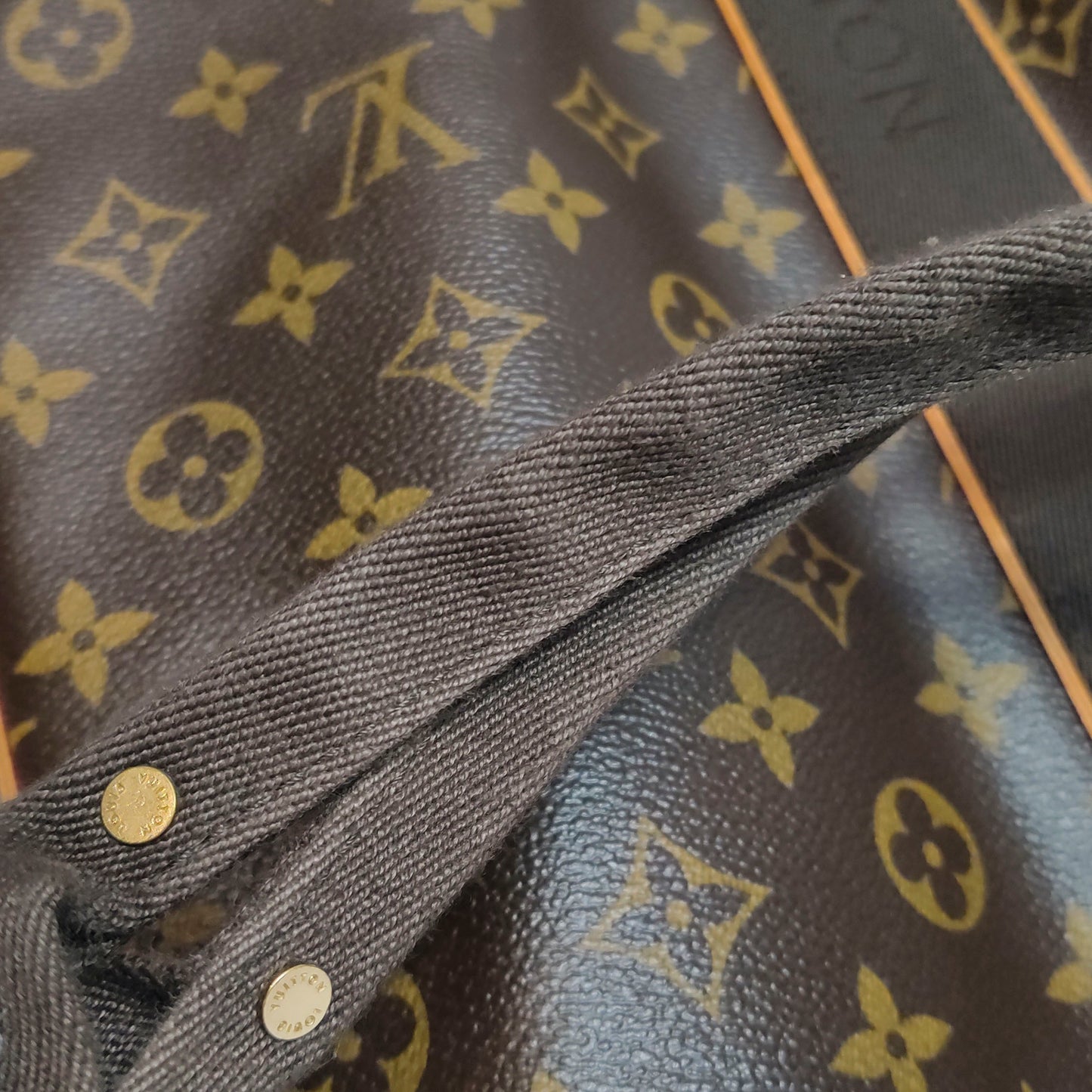 Louis Vuitton - Monogram Canvas Vertical Tote - Monogram coated canvas with natural cowhide leather trim and textile straps - Brown - (Medium)