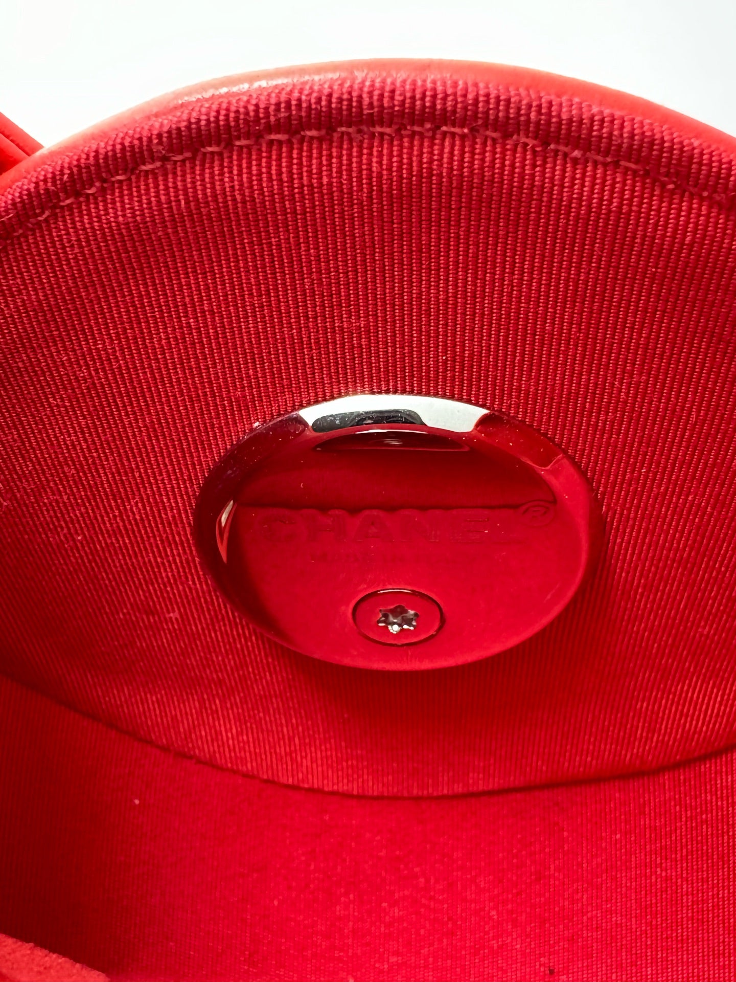 Chanel - Limited Edition Round Minaudiere with Chain - Leather - Red - (mini)