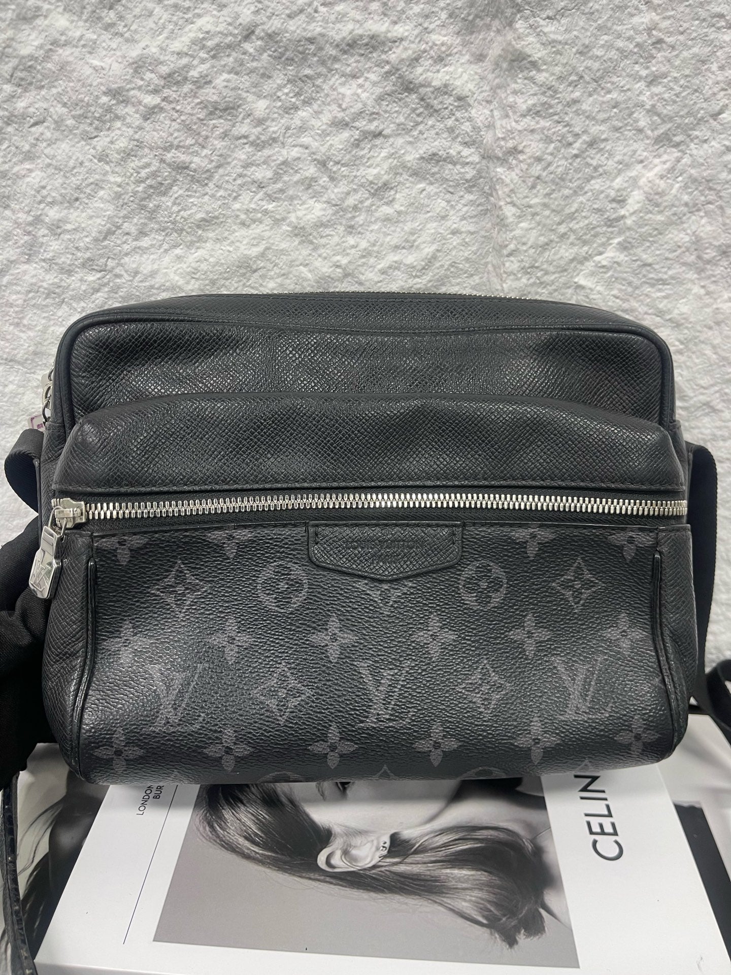 Louis Vuitton - Outdoor Messenger Bag - Monogram Eclipse Reverse coated canvas and Taiga leather - Black - (Medium)