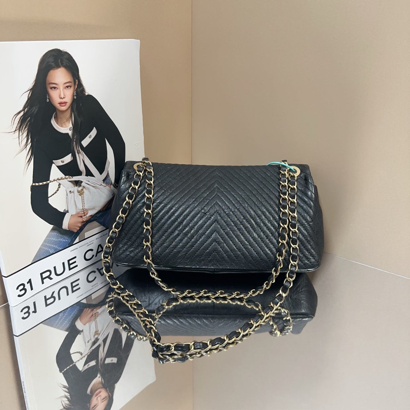 Chanel - Seasonal Flap Bag - Leather - Black - (Small)