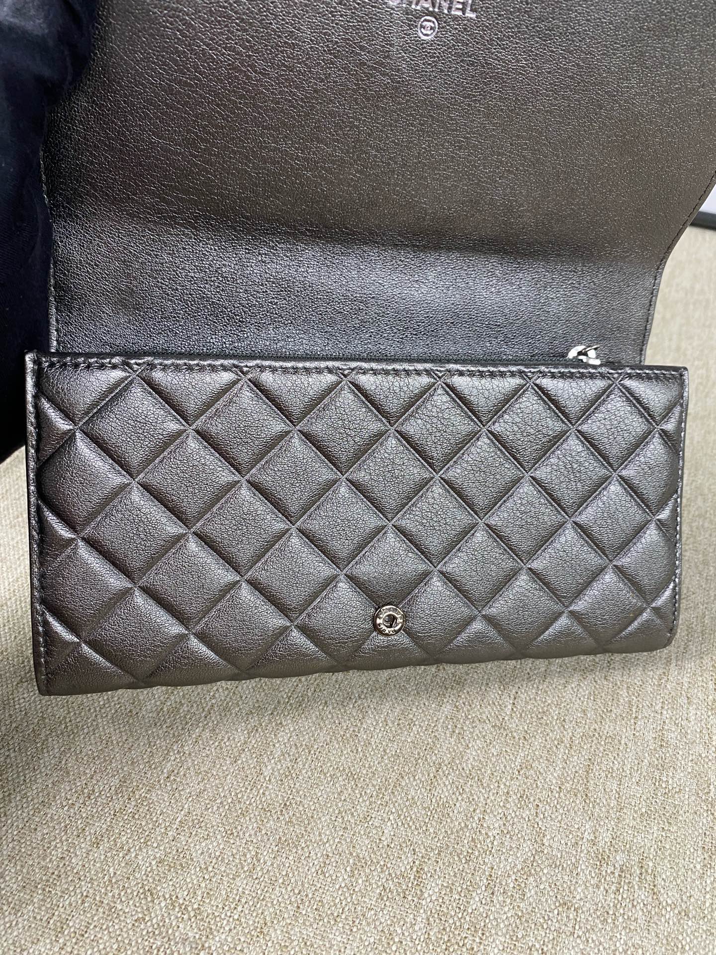 Chanel - Classic Flap Long Wallet - Metallic calfskin leather - Metallic Grey - (Standard)