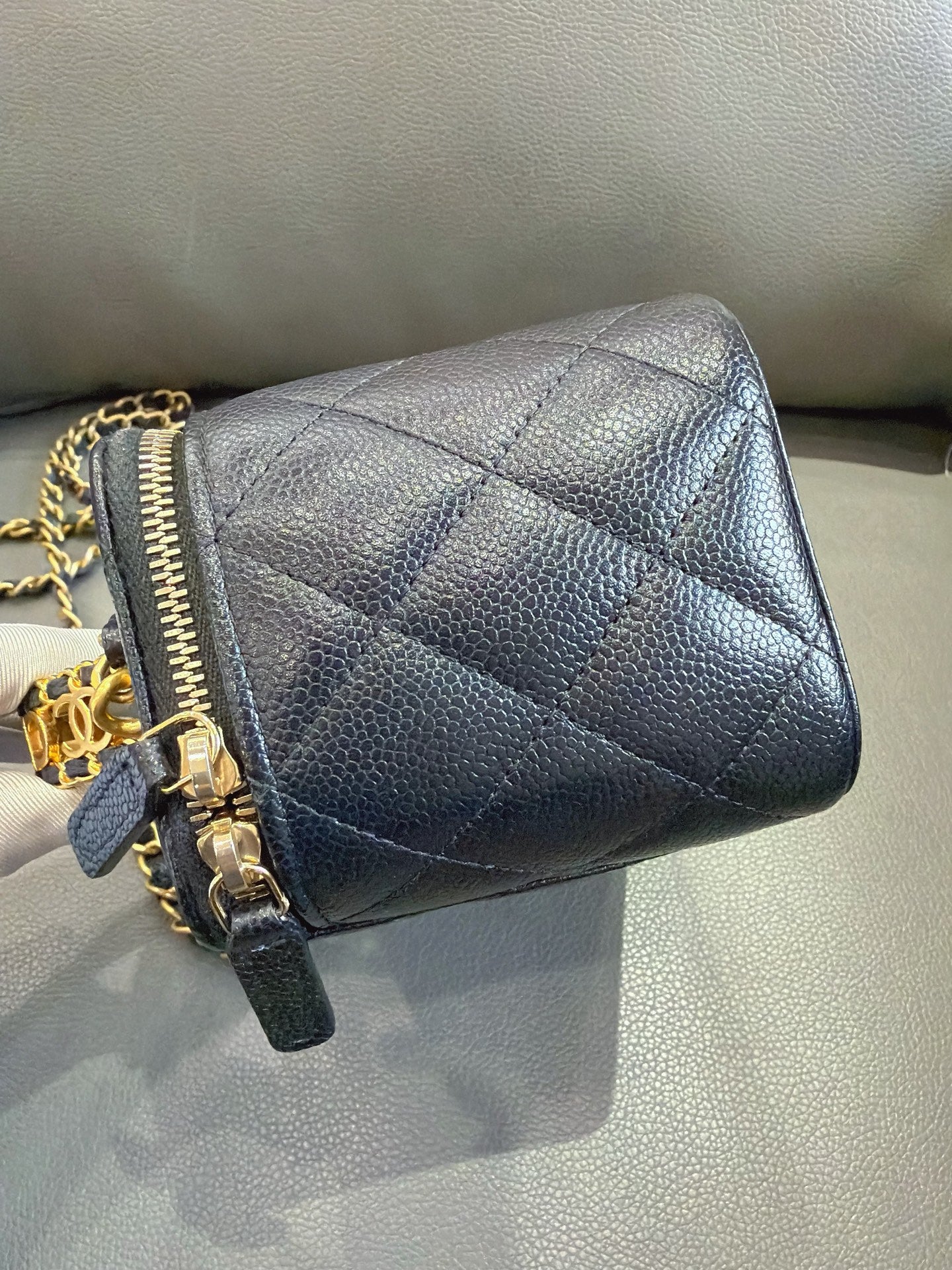 Chanel - 22S Vanity Case with Top Handle - Caviar leather - Black - (mini)