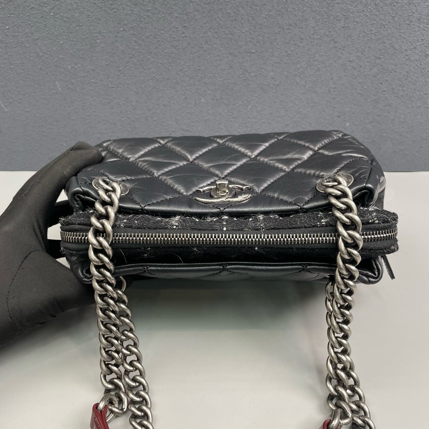 Chanel - Paris-Bombay Bowling Chain Bag - Quilted lambskin leather and tweed - Black with silver-tone hardware and burgundy accents - (Medium)