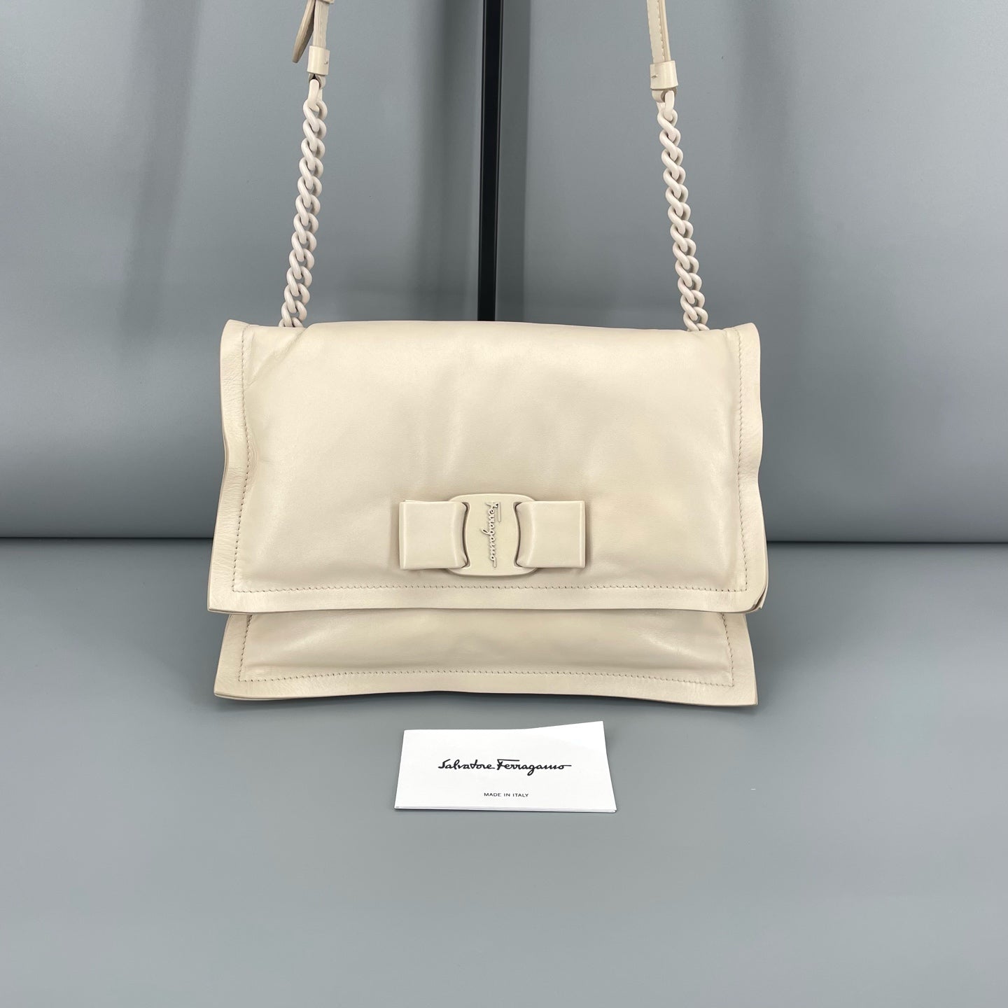 Salvatore Ferragamo - Vara Bow Cloud Flap Bag - Leather - Beige - (small)