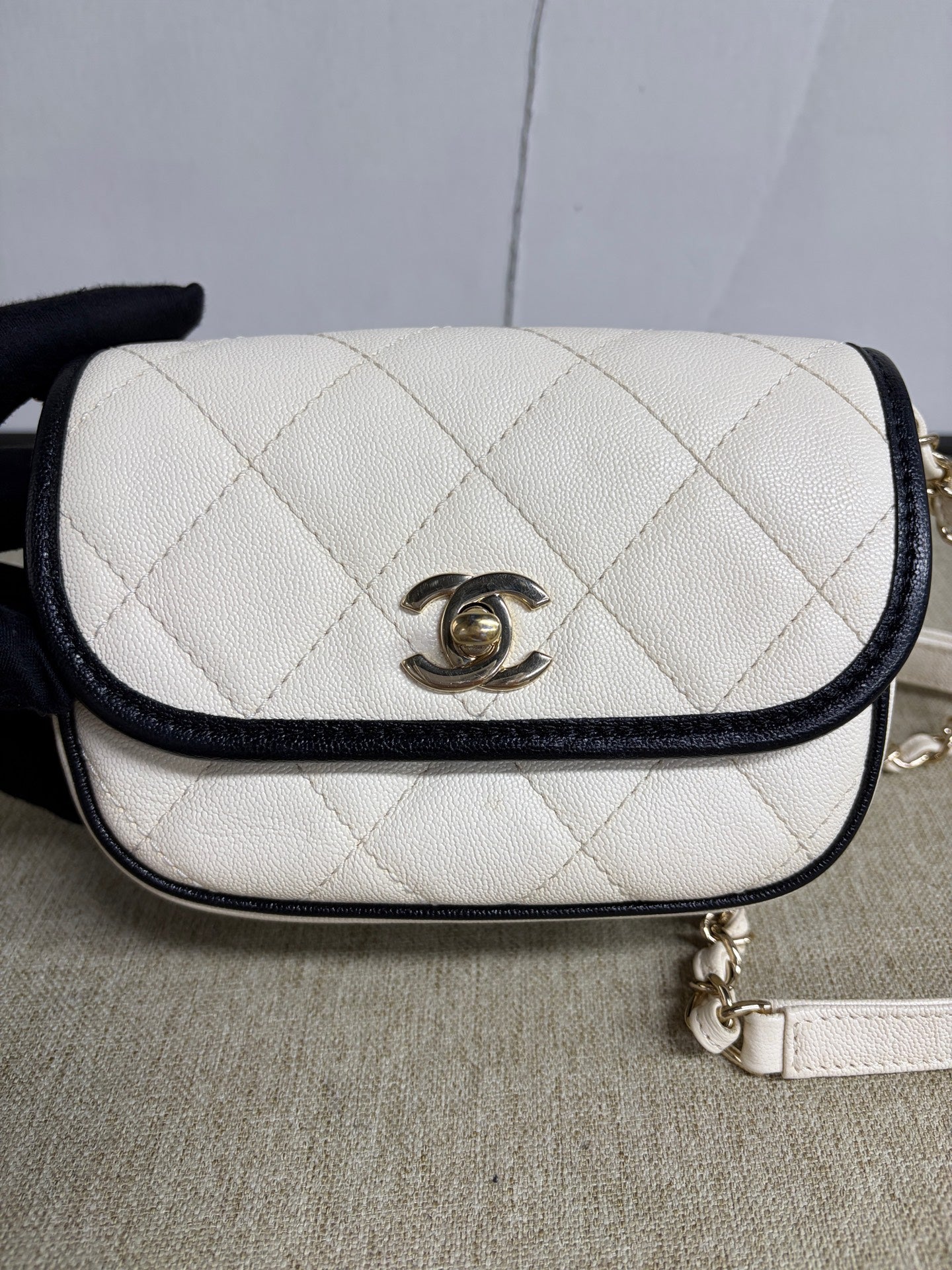 Chanel - Color-block Saddle Mini Flap Bag - Caviar leather - Multicolour - (Mini)