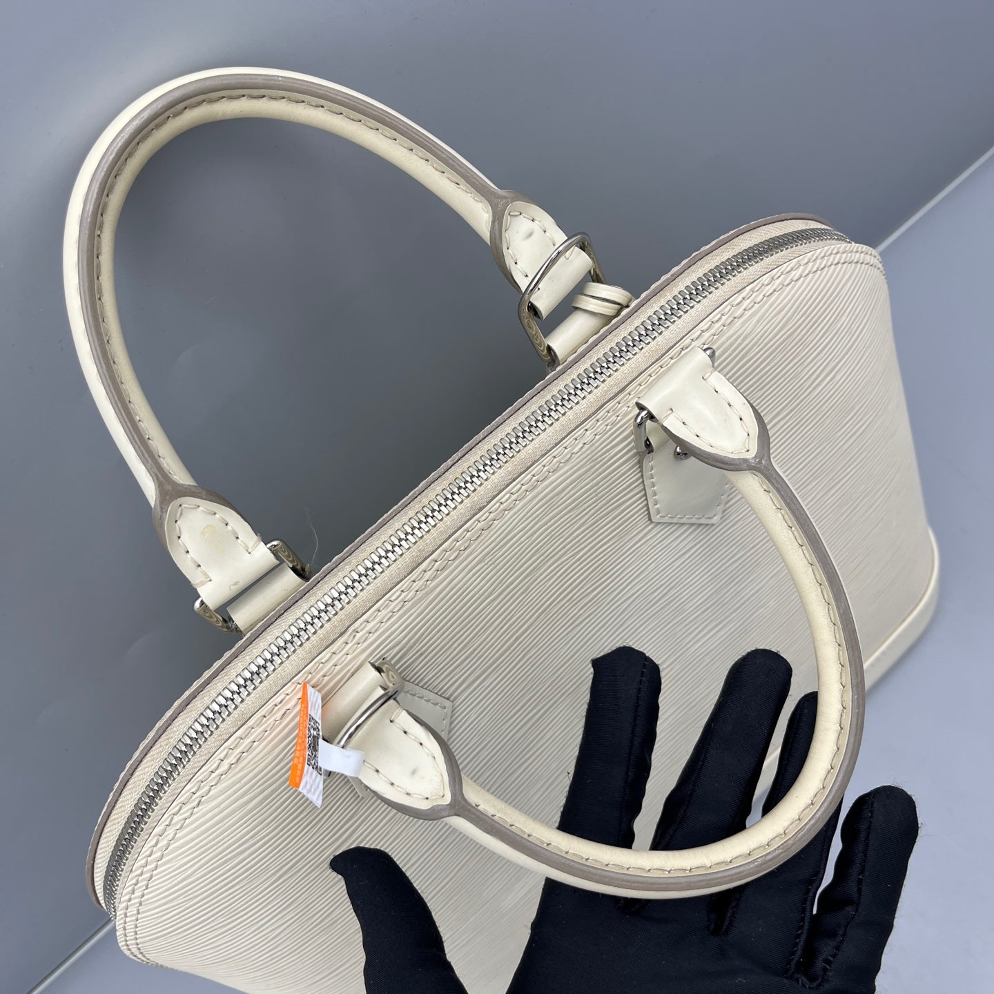 Louis Vuitton - Alma PM - Epi leather - White - (Medium)