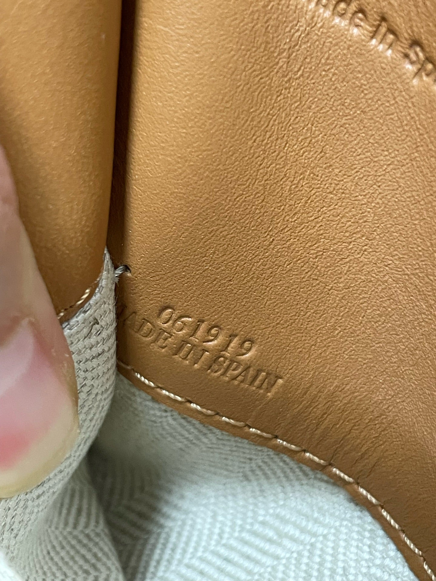 Loewe - Cushion Tote Bag - Grained calfskin leather - Caramel - (Large)