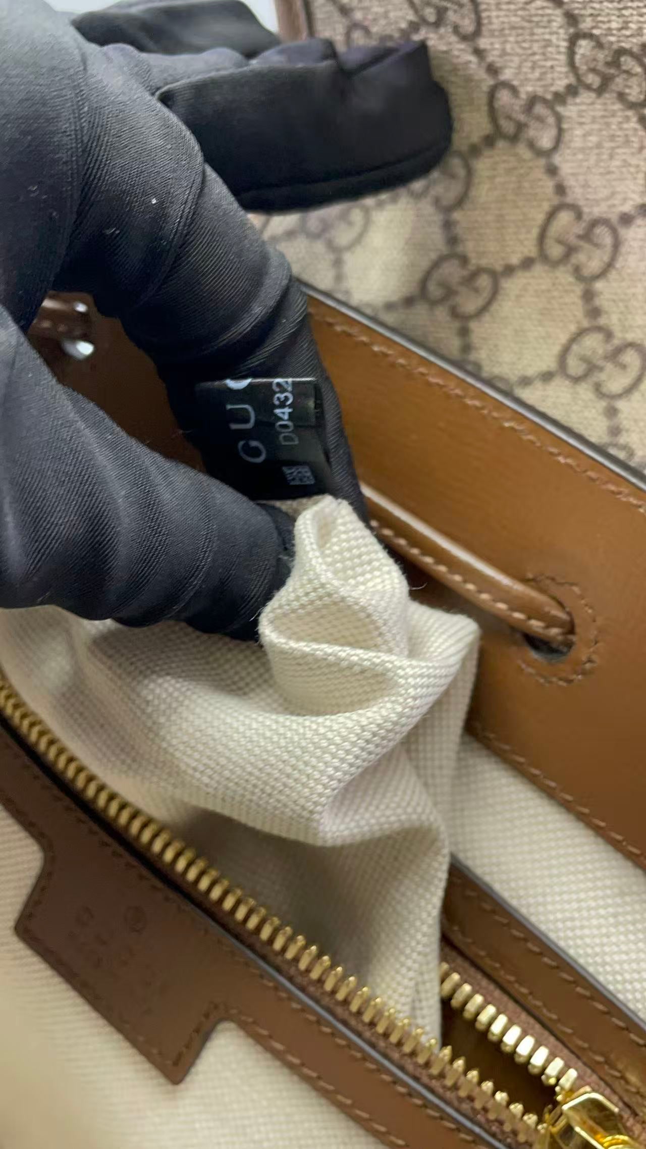 Gucci - GG Supreme Retro Flap Drawstring Backpack - GG Supreme coated canvas with leather trim - Beige and Brown - (medium)
