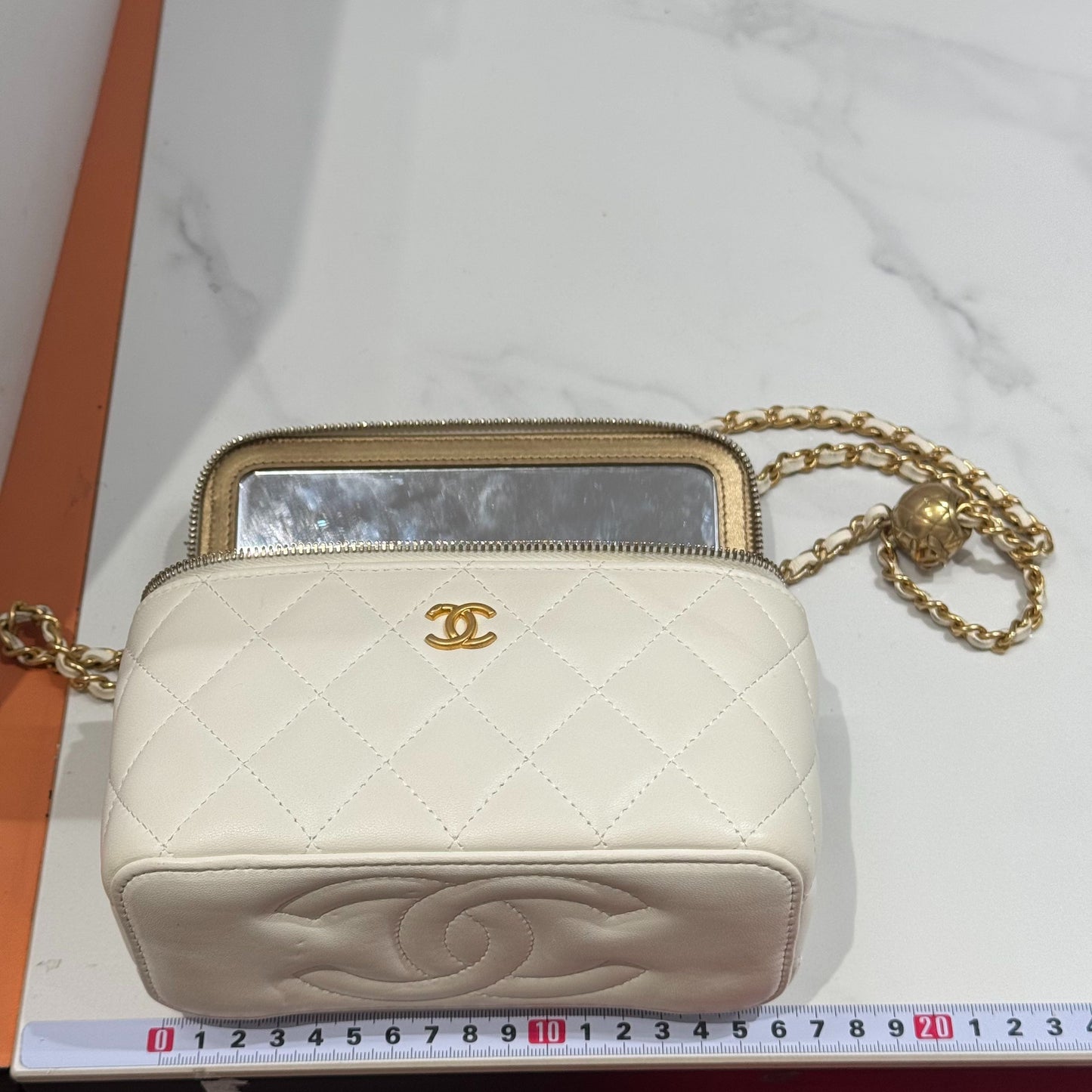 Chanel - Mini Vanity Case with Gold Ball - Lambskin leather - White - (mini)